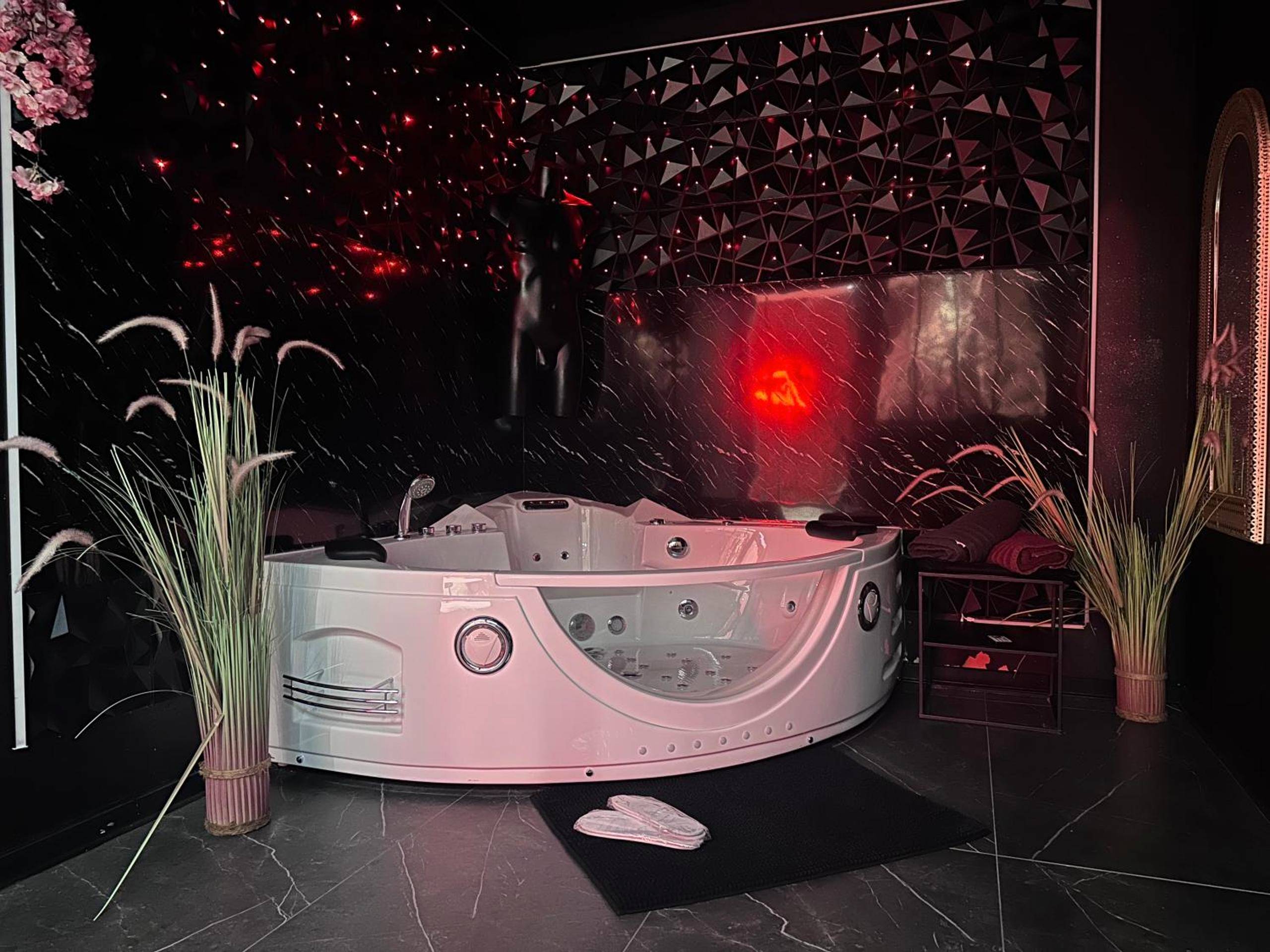 Photo du logement - Suite Jeux d’Amour Jacuzzi / Love Room
