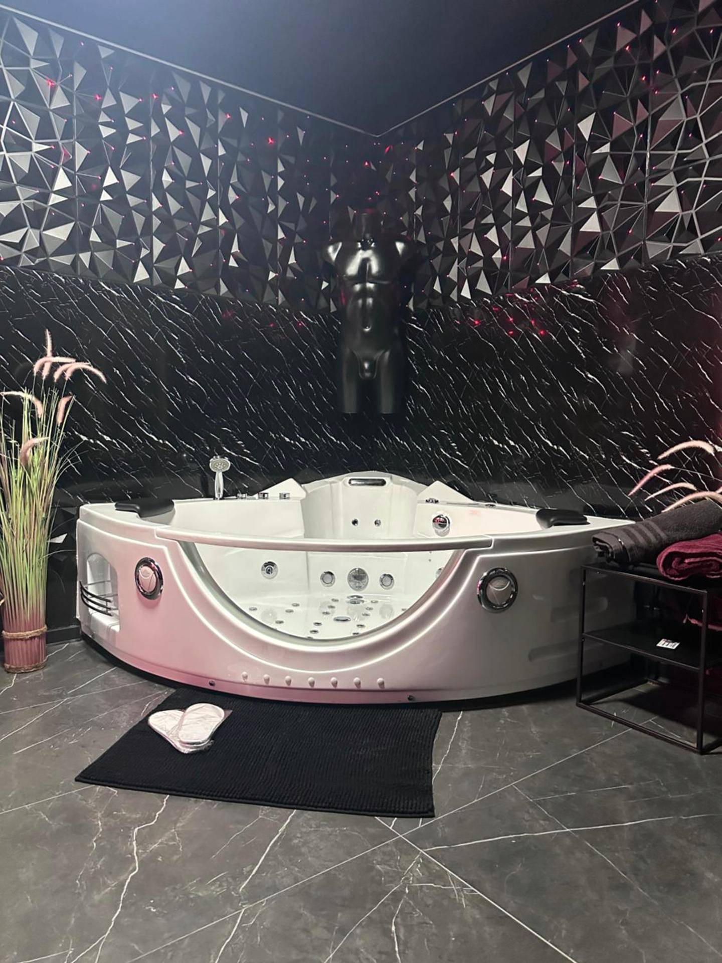 Photo du logement - Suite Jeux d’Amour Jacuzzi / Love Room