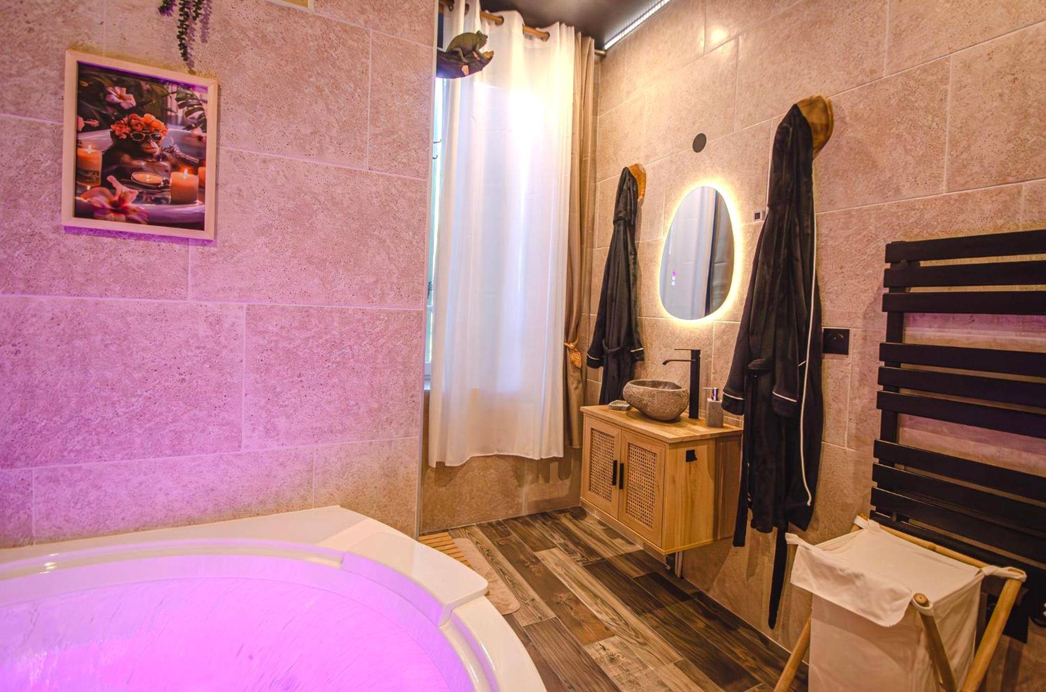 Photo du logement - Suite Jungle Spa - Sauna & Balnéo