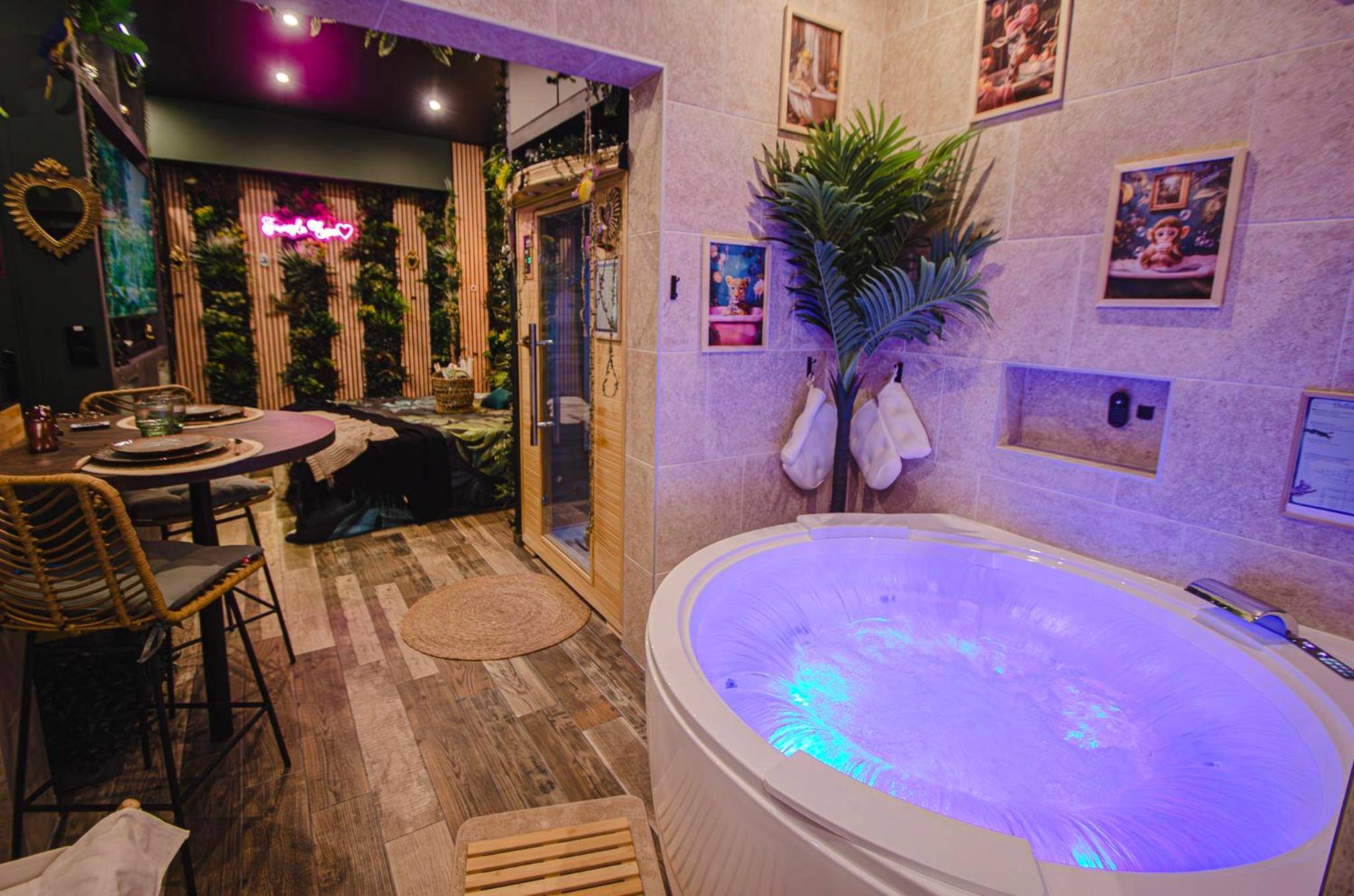 Photo du logement - Suite Jungle Spa - Sauna & Balnéo