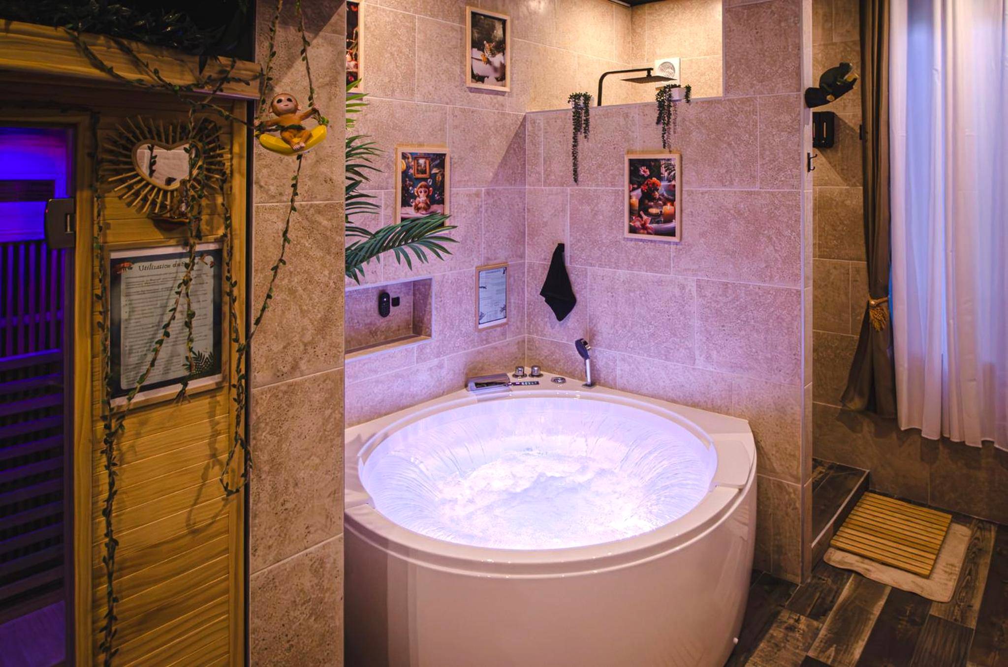 Photo du logement - Suite Jungle Spa - Sauna & Balnéo - Château - Thierry