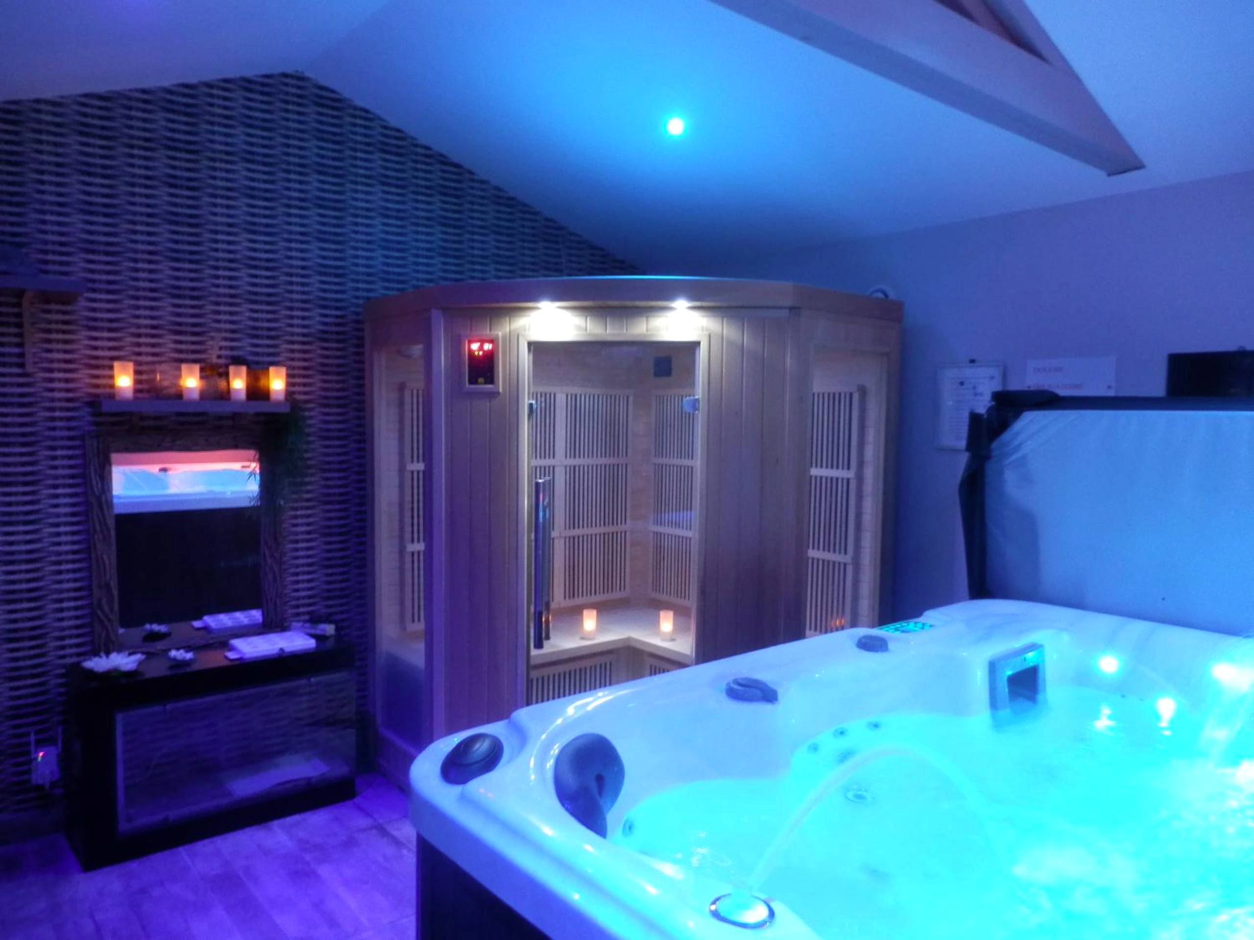 Vue principale - Love Room Lambesc - Suite luxe avec sauna et jacuzzi privée