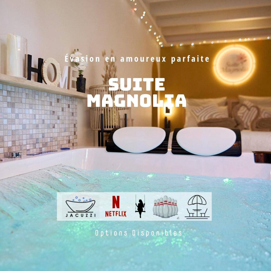 Jacuzzi privatif avec appuie - têtes - Love Room Évreux - Suite Magnolia
