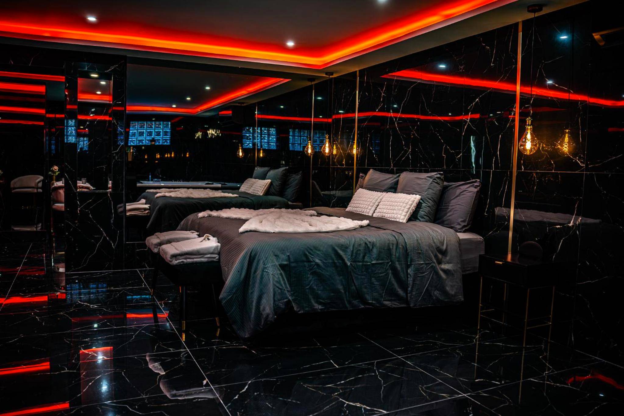 Espace café avec machine et gourmandises - Découvrez la Suite Mirage à 30 minutes de Paris