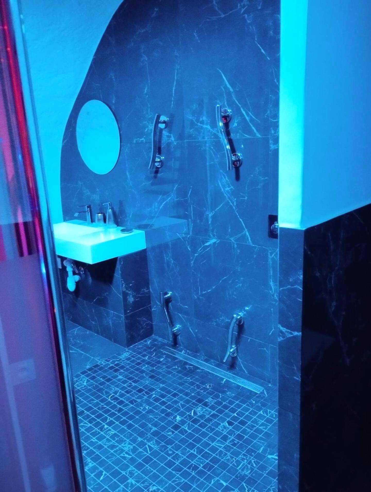 Photo du logement - La suite miroir, love room avec jacuzzi - Bouc - Bel - Air