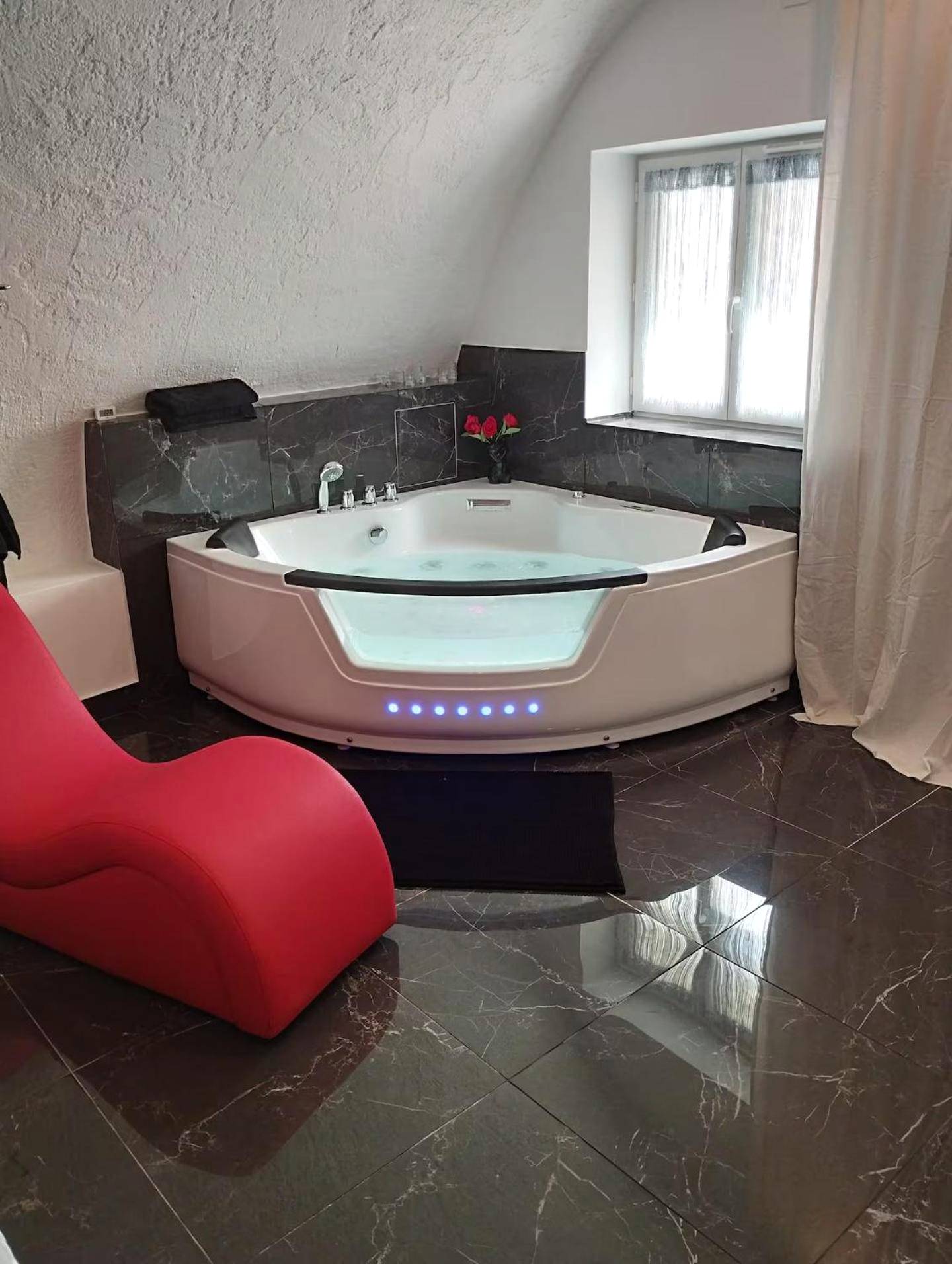 Photo du logement - La suite miroir, love room avec jacuzzi