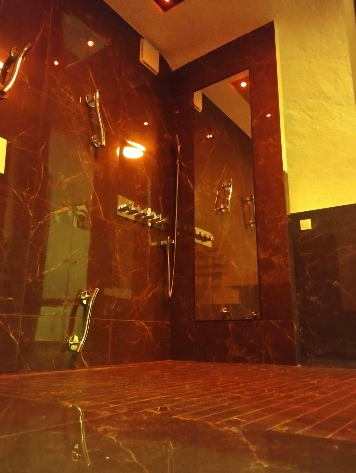 Photo du logement - La suite miroir, love room avec jacuzzi