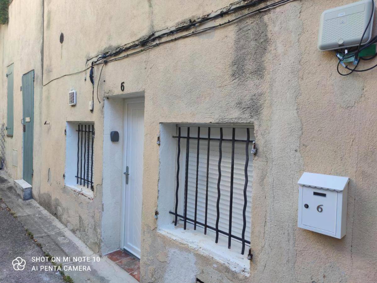 Entrée du logement dans une ruelle calme - La suite miroir, love room avec jacuzzi