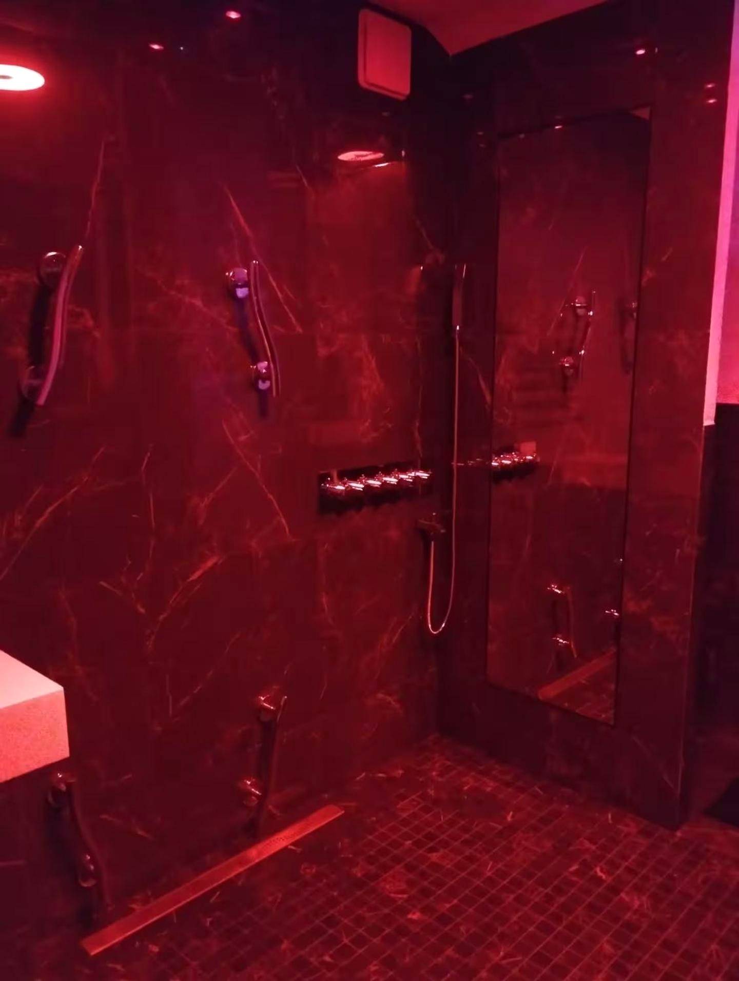 Photo du logement - La suite miroir, love room avec jacuzzi