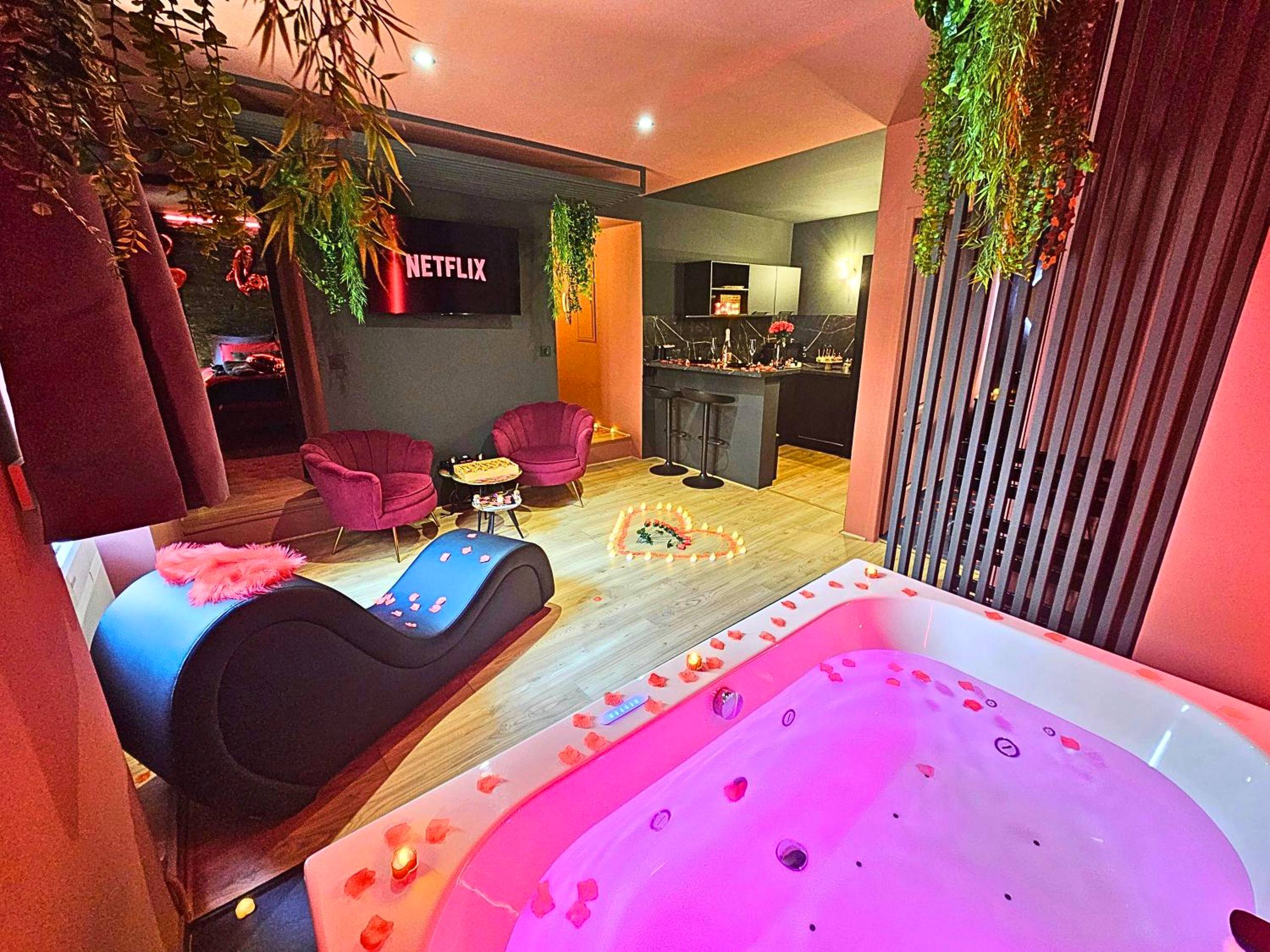 Vue du logement - Love Room Orange - Suite Obsidian - Love Room au coeur d'Orange