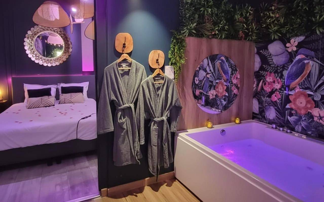Photo du logement - Suite Passion - Jacuzzi privé - Table massage - Saint - Étienne