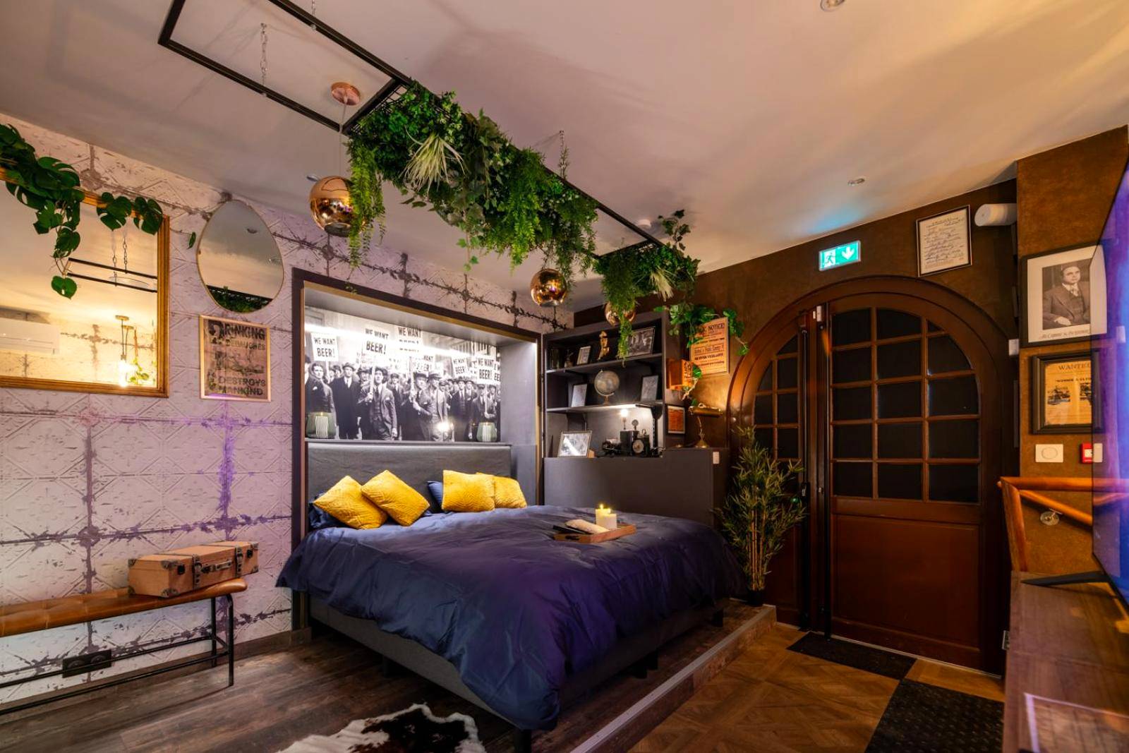 Vue principale - Love Room Issoudun - Suite Prohibition - Love & atypique room sauna & spa