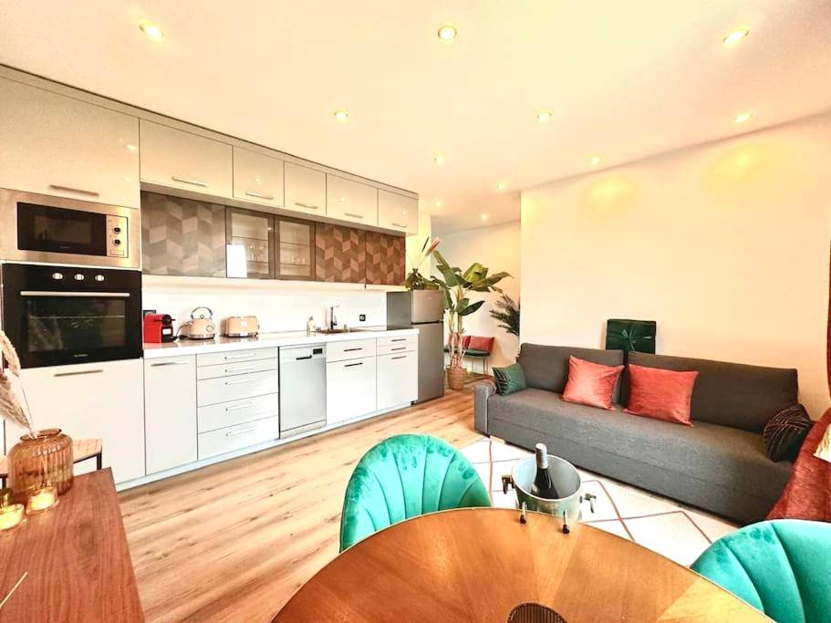 Vue d'ensemble du séjour et de la cuisine - Suite Love & Relax