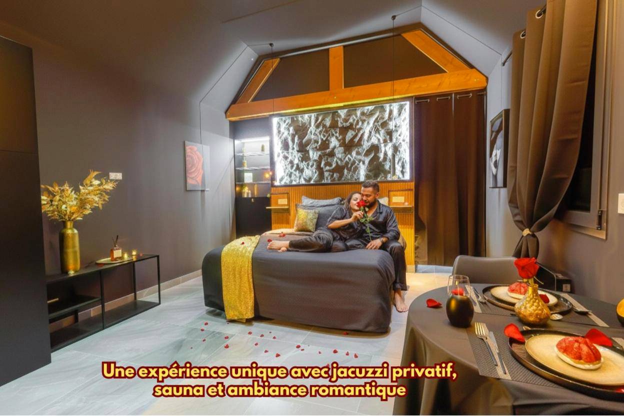 Suite romantique avec lit king size et table - Love Room Bonnières - sur - Seine - La Suite des Rêves - Les Bonn'apparts...