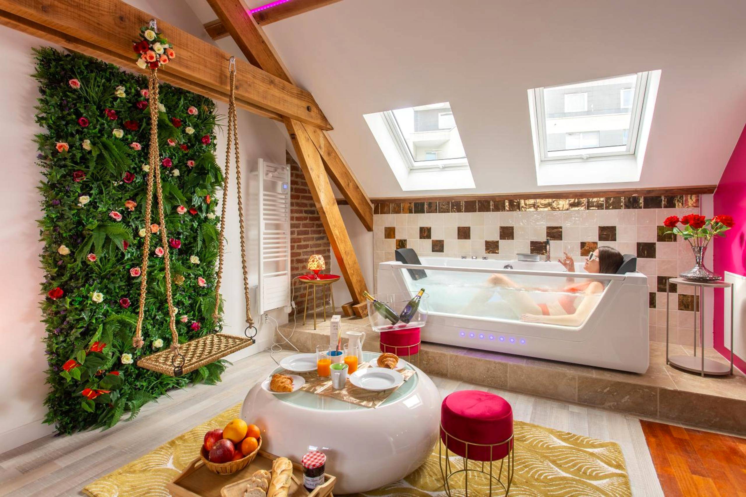 Photo du logement - Suite Romantique 45m2 - Amiens Centre - SPA & Parking - Amiens
