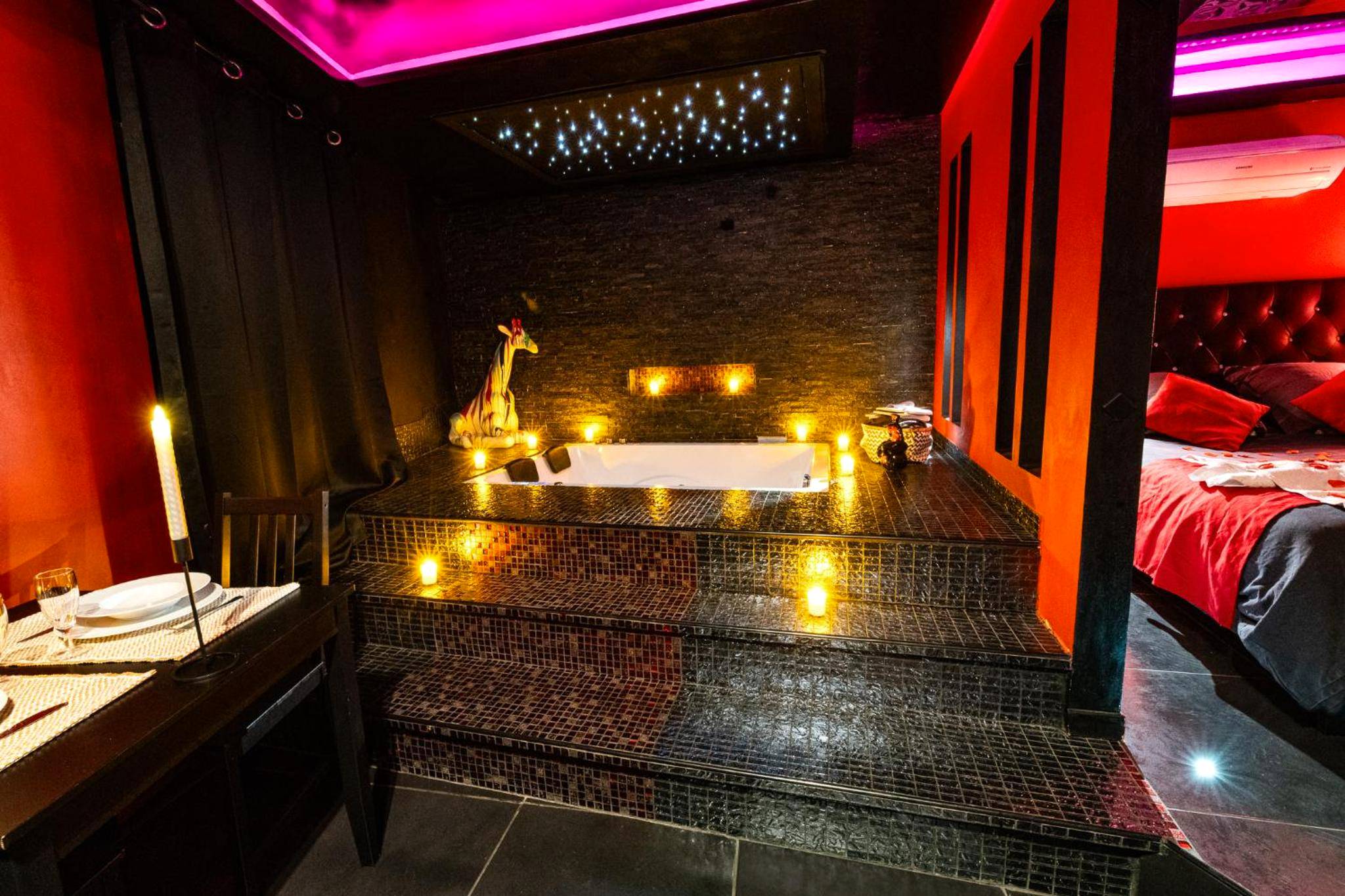 Espace bien - être avec jacuzzi et coin repas - Suite Romantique
