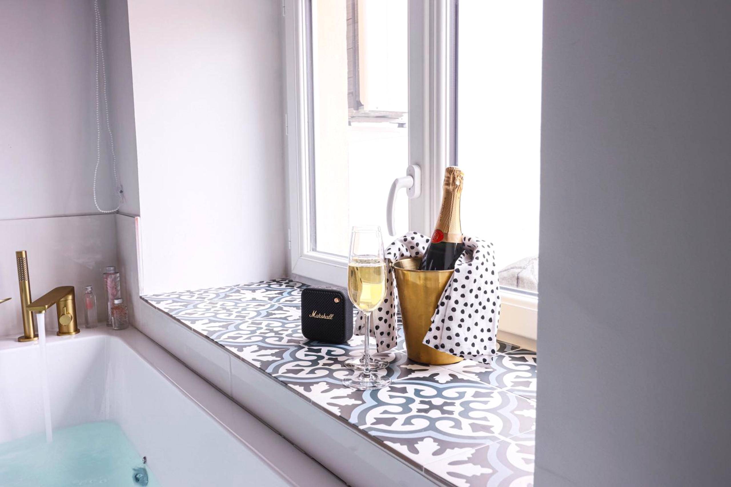 Photo du logement - Suite Saphir - Jacuzzi & Sauna - Saint - Étienne