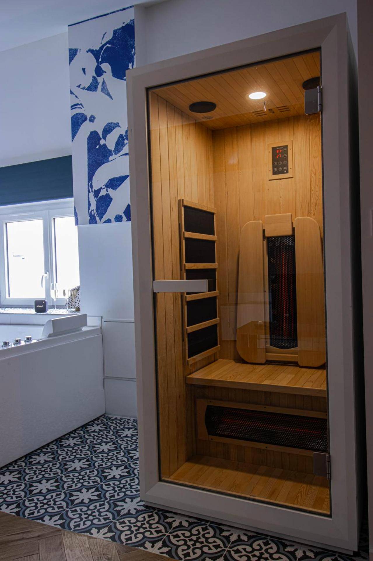Cabine de sauna infrarouge en bois - Suite Saphir - Jacuzzi & Sauna