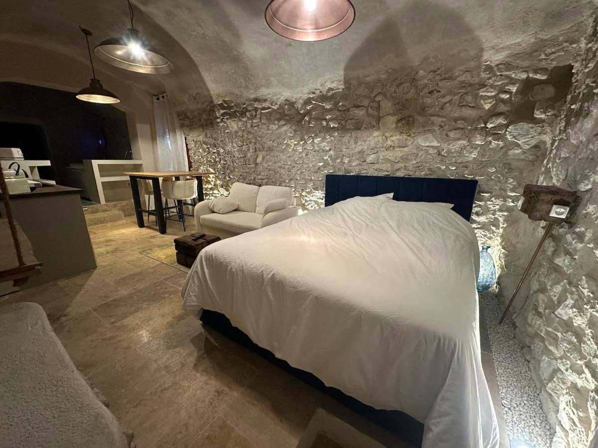 Vue interieure - Suite secrète avec jacuzzi ambiance romantique