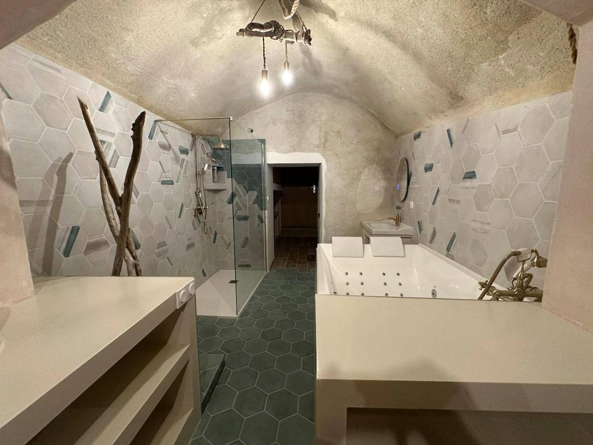 Autre vue interieure - Suite secrète avec jacuzzi ambiance romantique - Livron - sur - Drôme