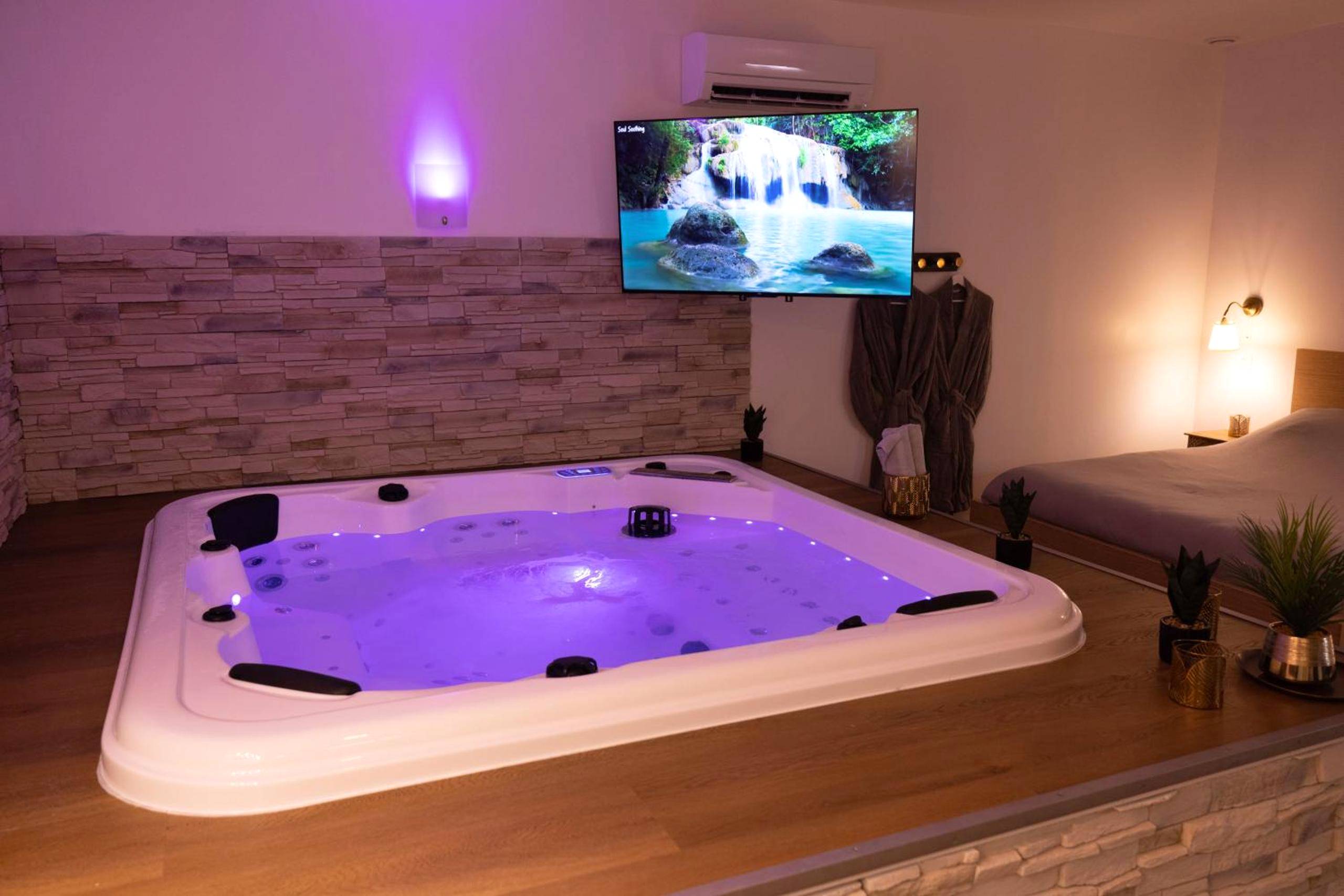Vue du logement - Love Room Saint - Georges - d'Orques - SUITE & SPA LA SERENITA, SPA privé, CLIM, WIFI Top ProsConciergerie