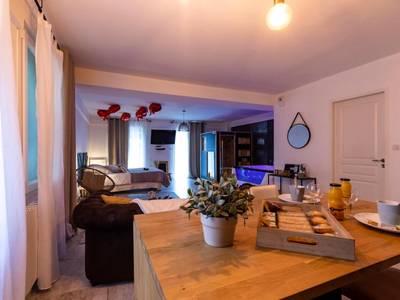 Espace repas avec petit - déjeuner et vue suite - Suite and Spa 21