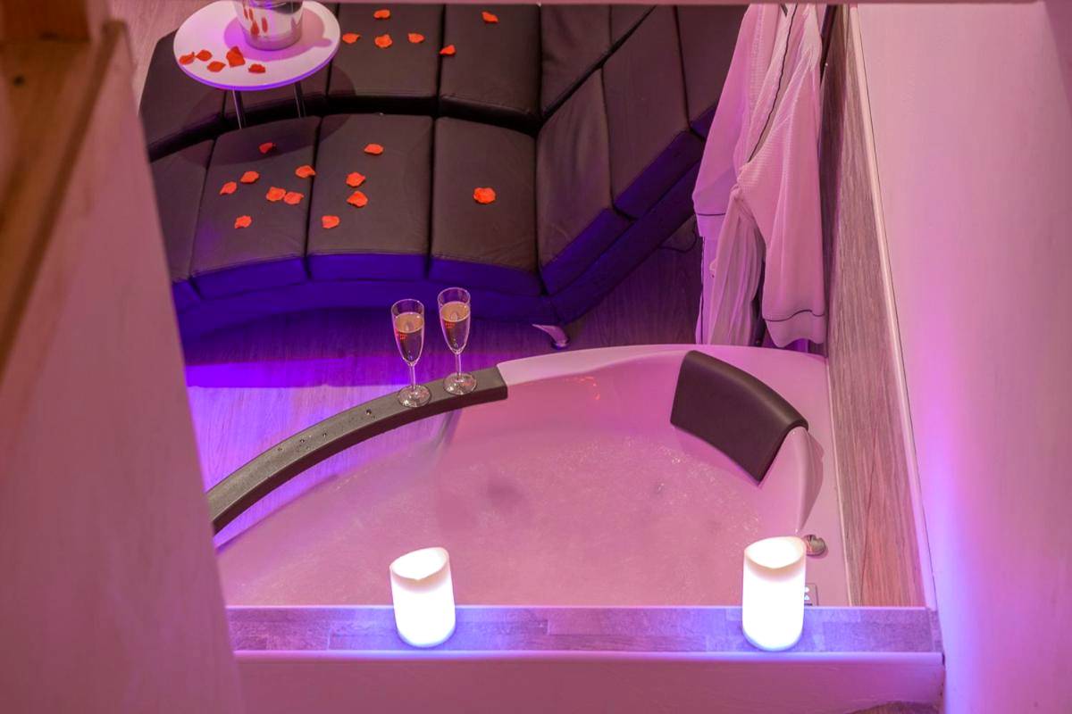 Photo du logement - Love Room - Suite romantique avec spa privatif