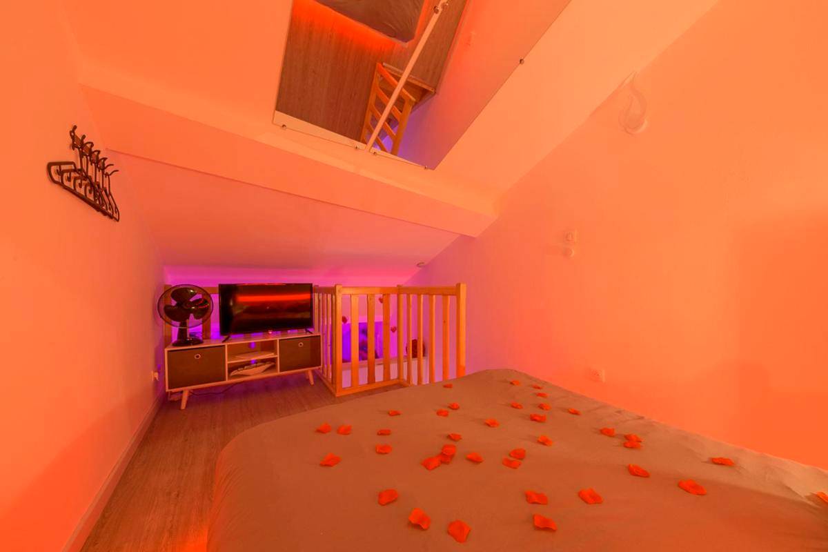 Photo du logement - Love Room - Suite romantique avec spa privatif - Le Puy - en - Velay