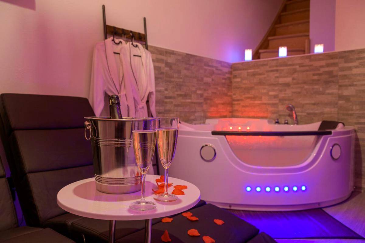 Photo du logement - Love Room - Suite romantique avec spa privatif