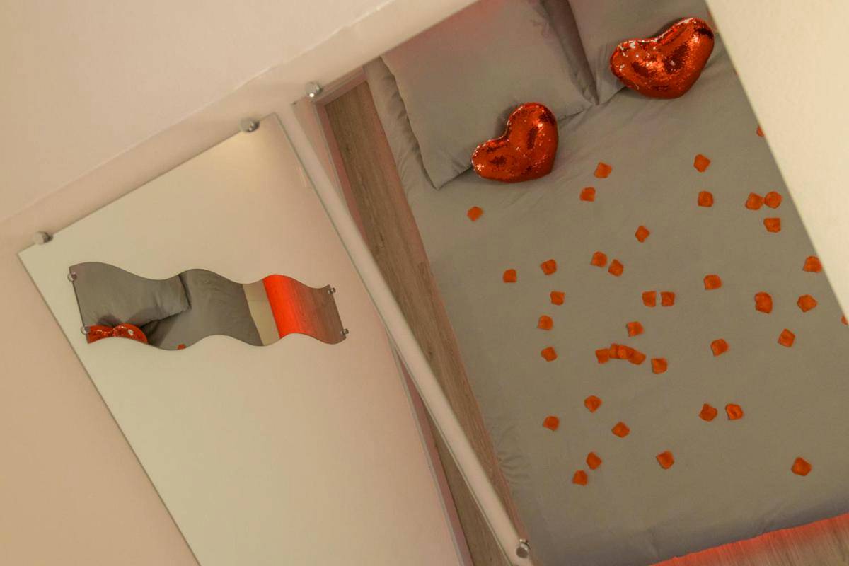 Photo du logement - Love Room - Suite romantique avec spa privatif - Le Puy - en - Velay