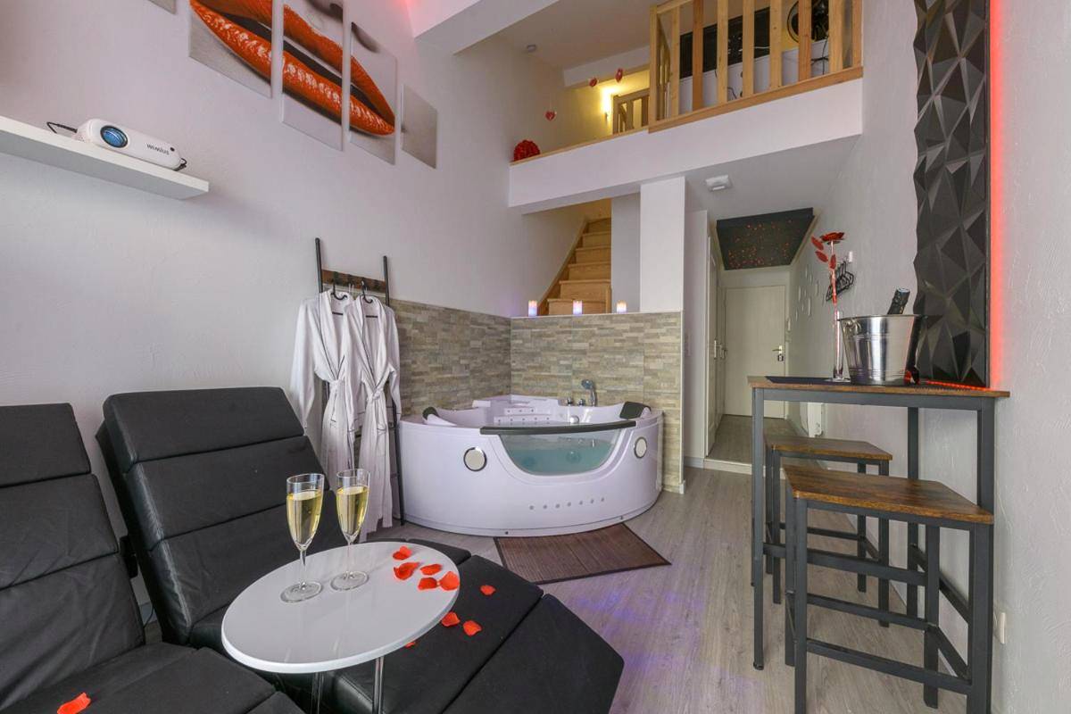 Photo du logement - Love Room - Suite romantique avec spa privatif