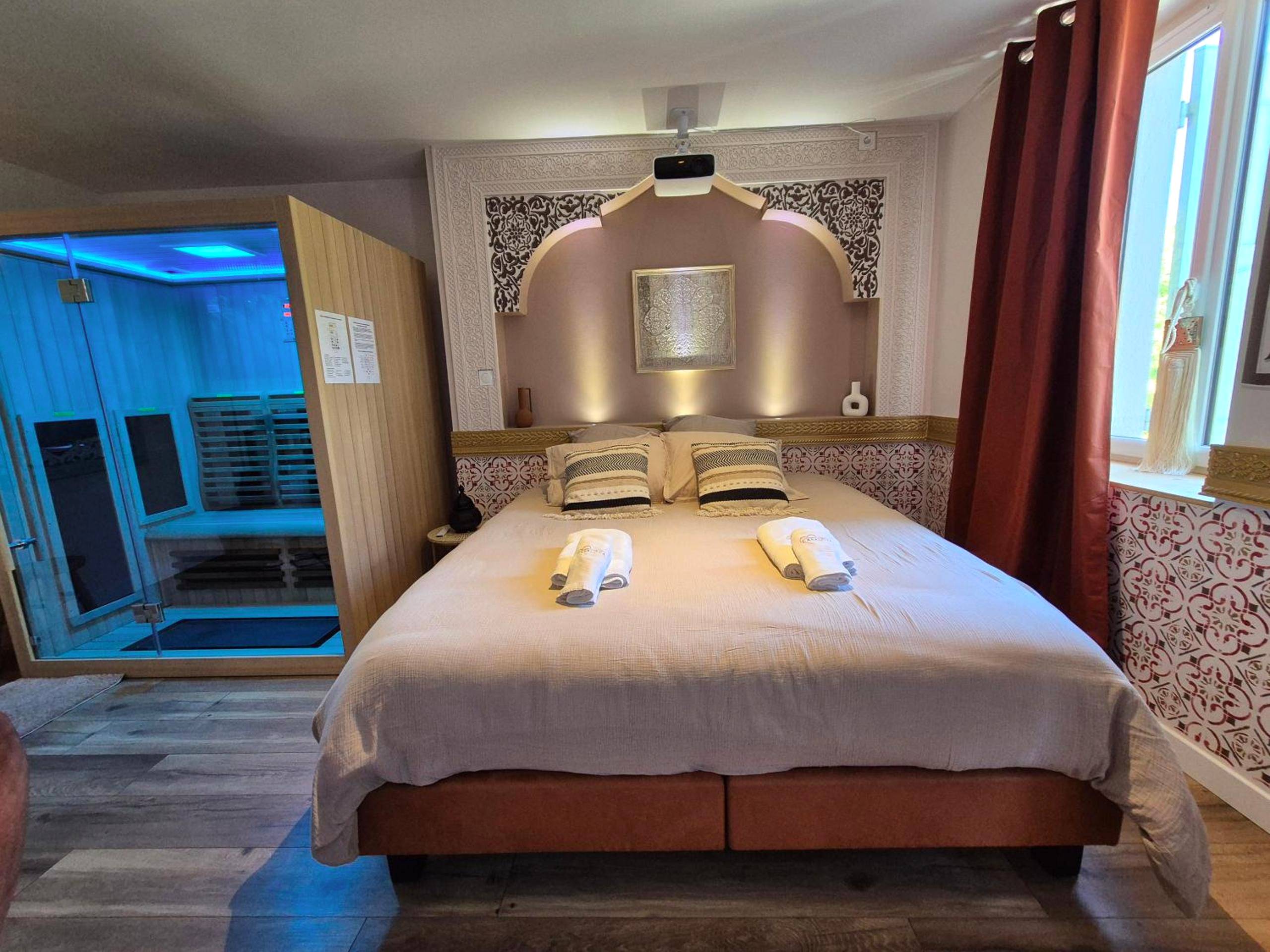 Photo du logement - Suite Luxe Spa Balneo Sauna Hammam Projecteur - Serrières