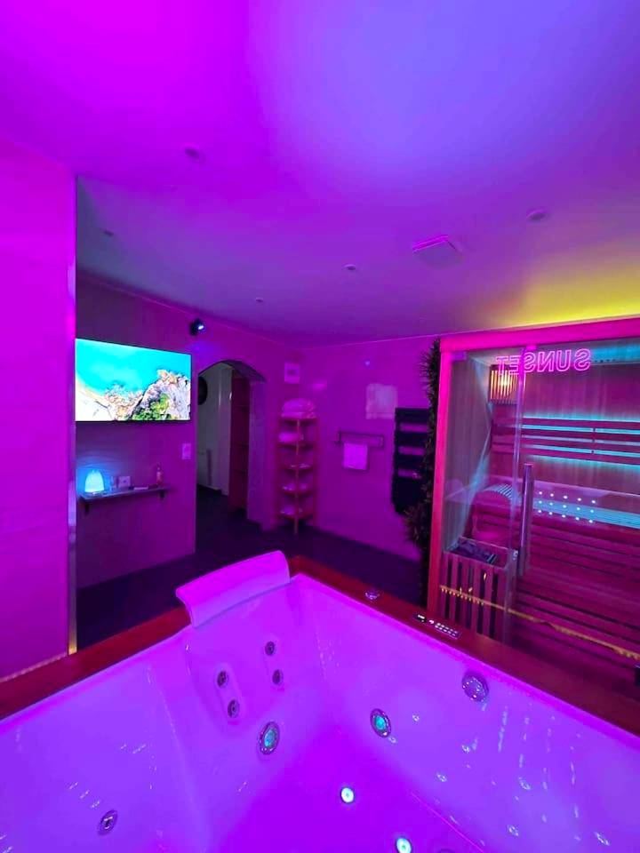 Espace bien - être avec spa privatif et sauna - La Suite Sun Set