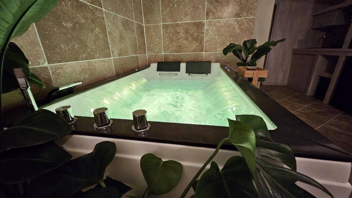 Baignoire balnéo avec jets massants - La Suite Tilleul