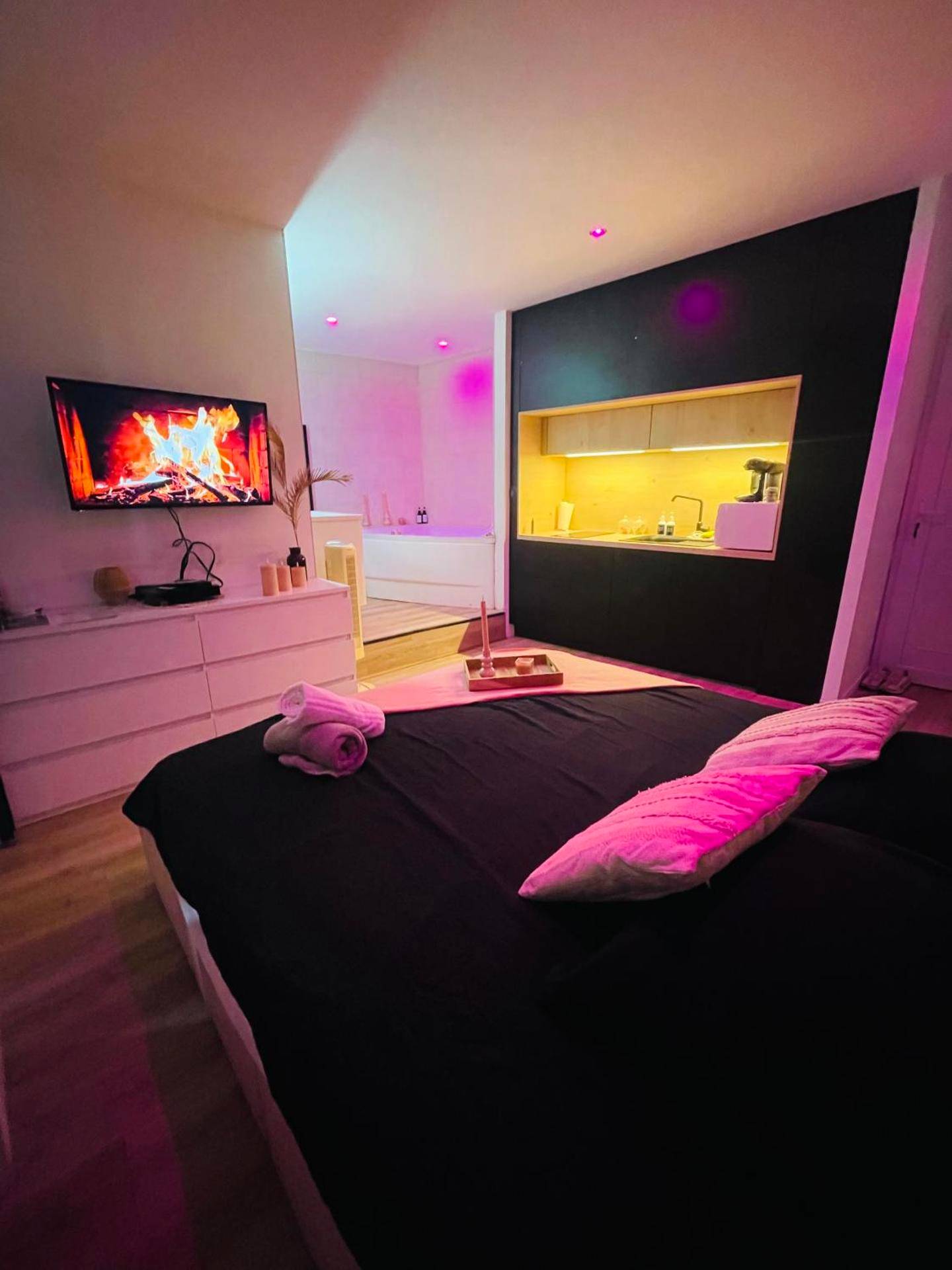 Chambre avec lit double et coin cuisine - Love Room Tournon - sur - Rhône - La suite Tournonaise