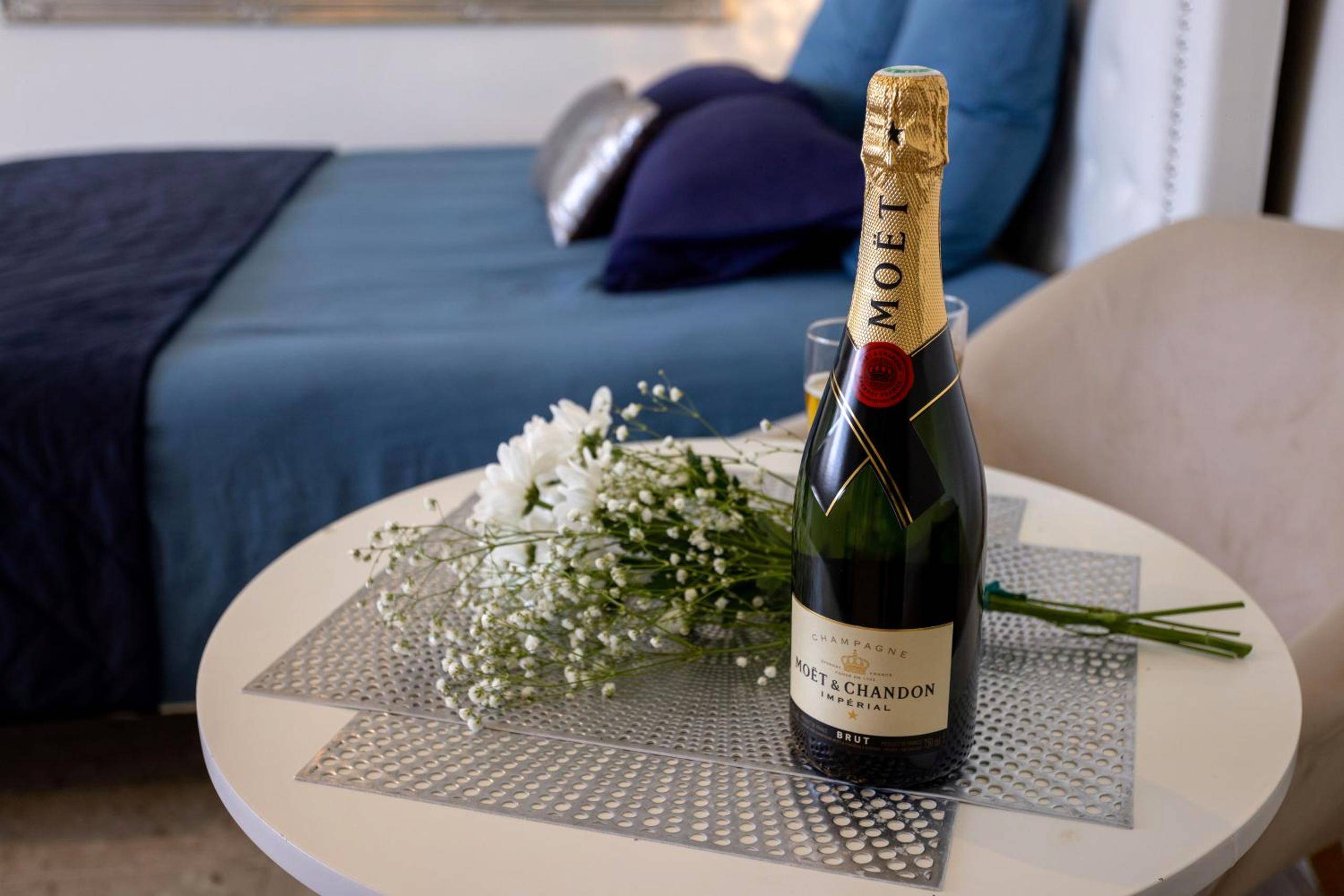 Photo du logement - LES SUITES LOVE 1 SPA VUE MER PISCINe