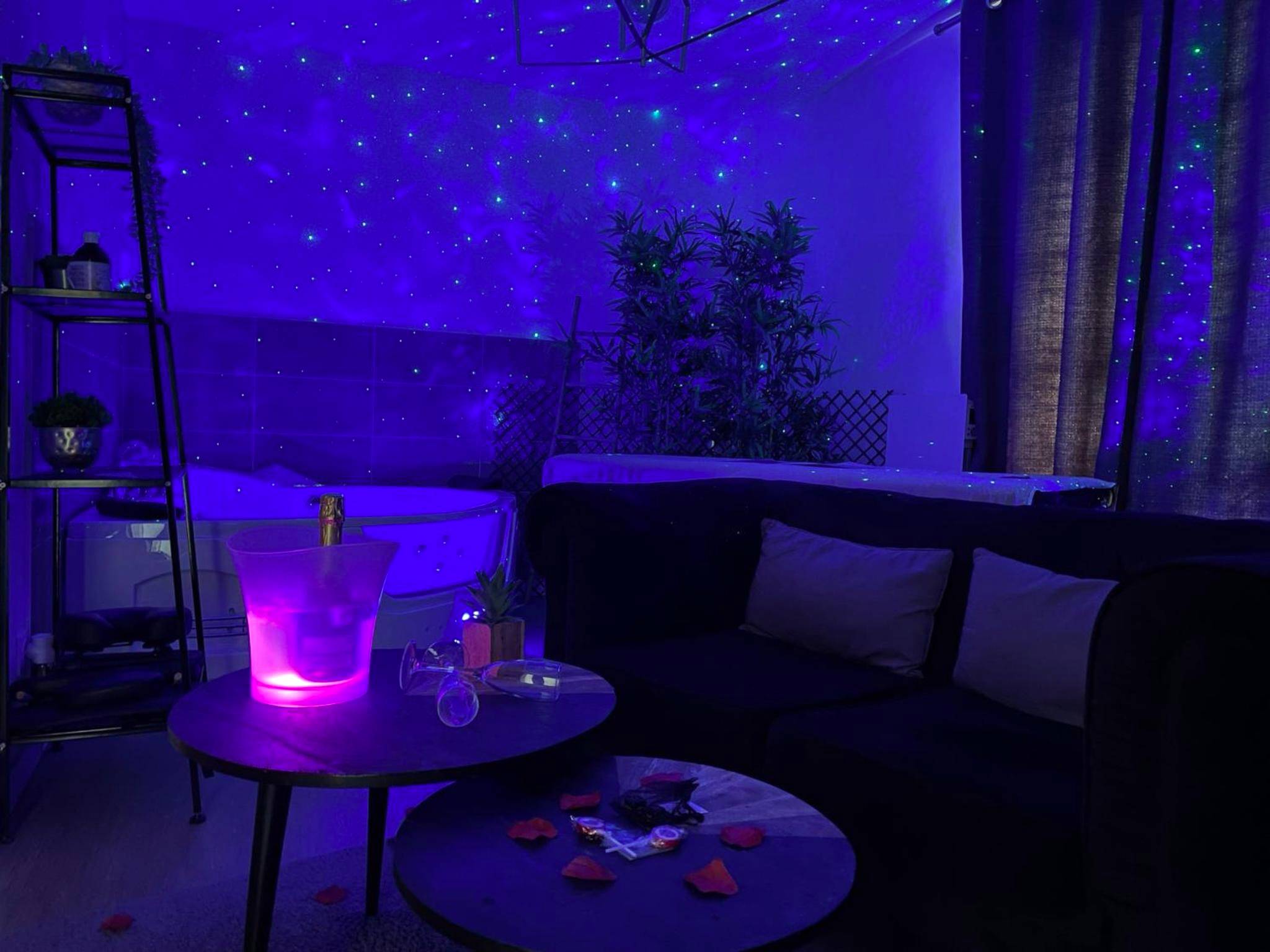 Vue du logement - Love Room Bruz - SWEET ANGEL Suite romantique avec SPA