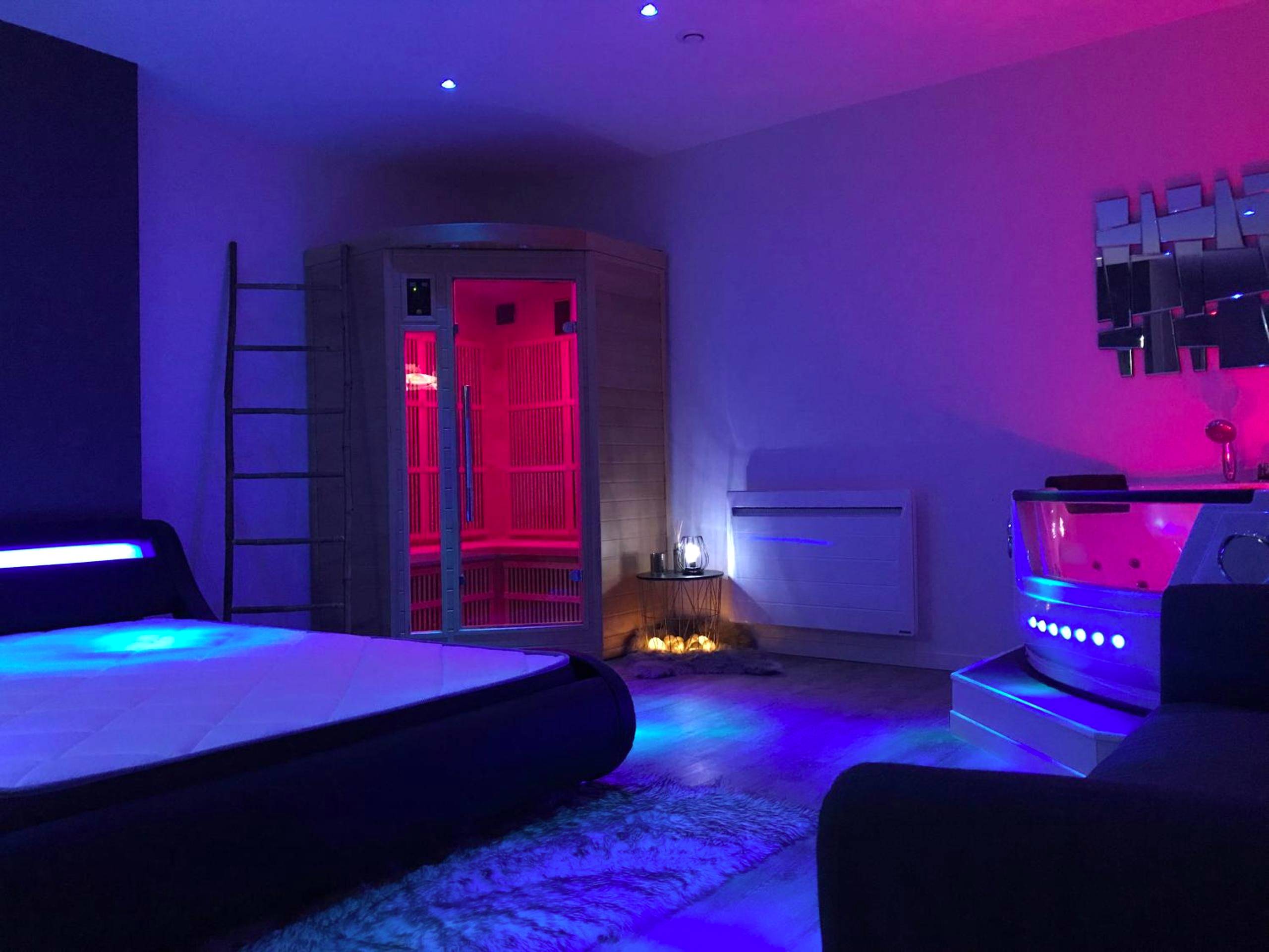 Suite romantique avec lit LED, sauna et jacuzzi - Sweet love romantique by locationslepuyenvelay