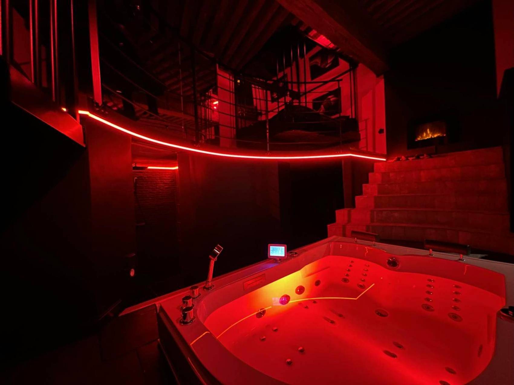 Photo du logement - Sweet secret's jacuzzi - love room Vieux Lyon - Lyon