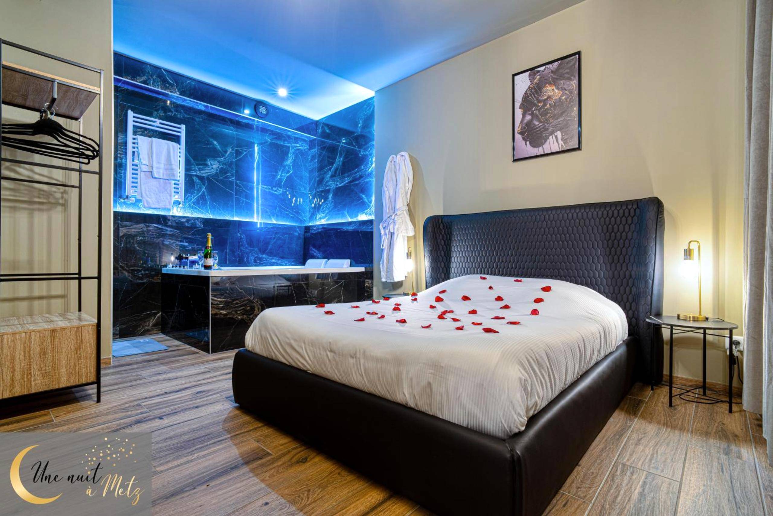 Suite romantique avec lit double et spa - Sweet Spa au coeur de Metz