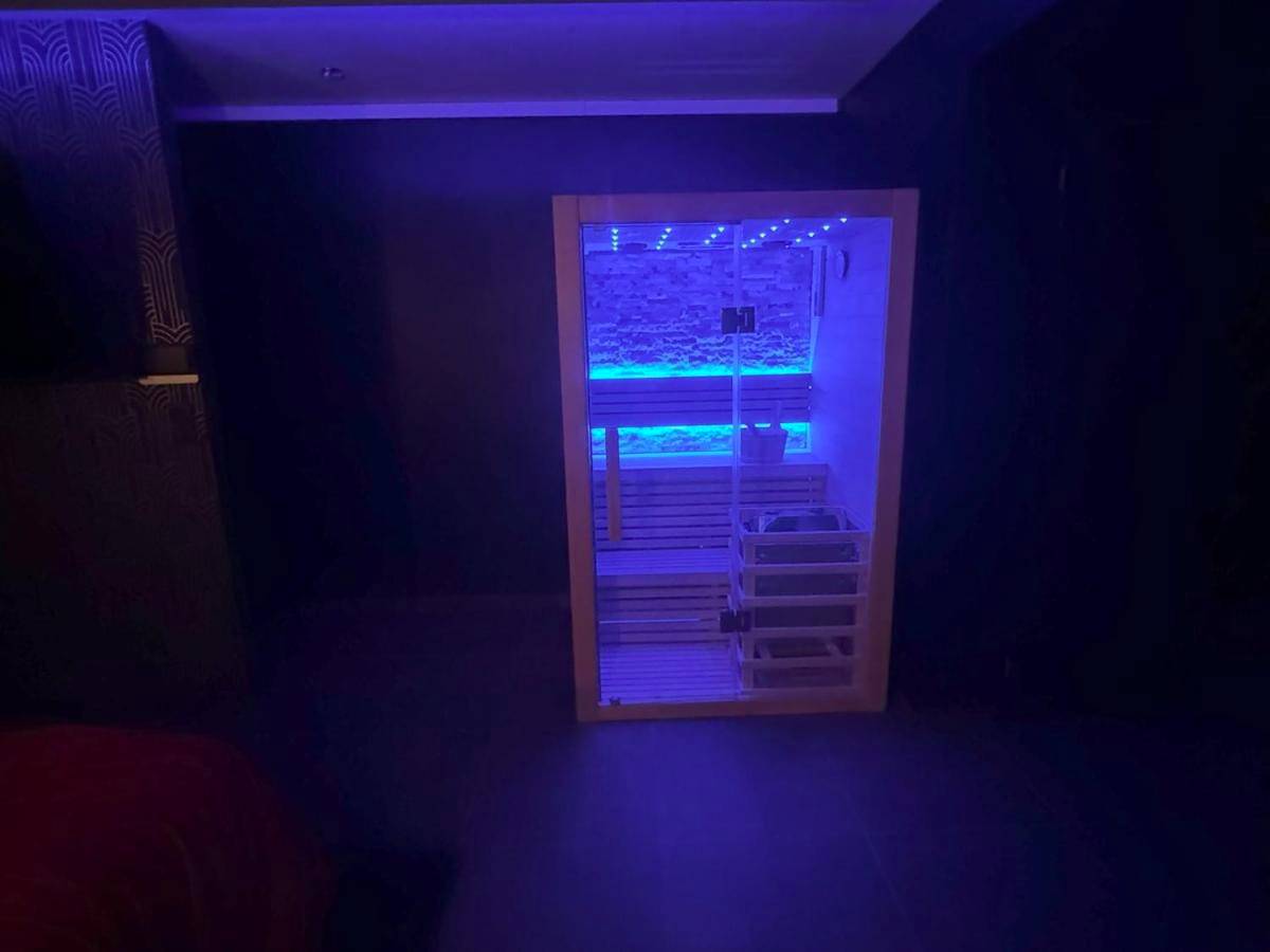 Photo du logement - Sweety's Eden Jacuzzi - Spa privé Sauna Cinéma room Jardin - Terrasse centre - ville - Le Mans