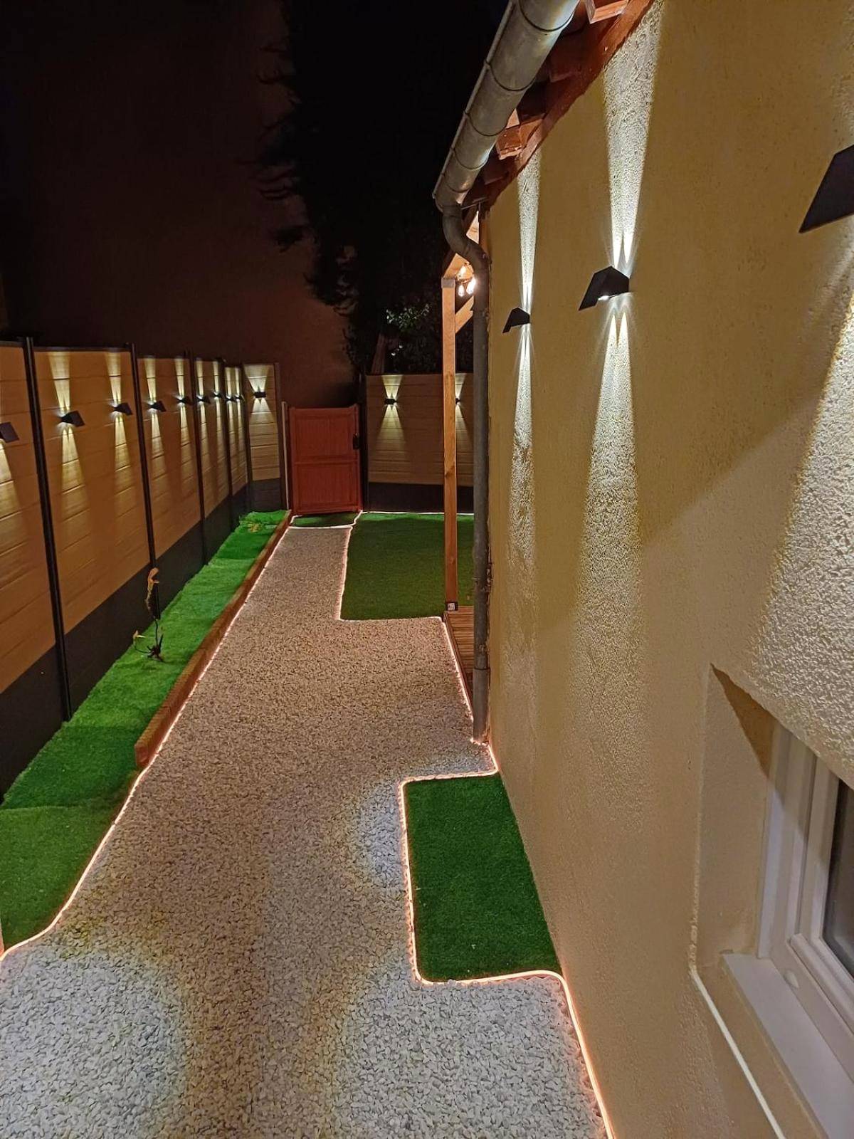 Photo du logement - Sweety's Eden Jacuzzi - Spa privé Sauna Cinéma room Jardin - Terrasse centre - ville