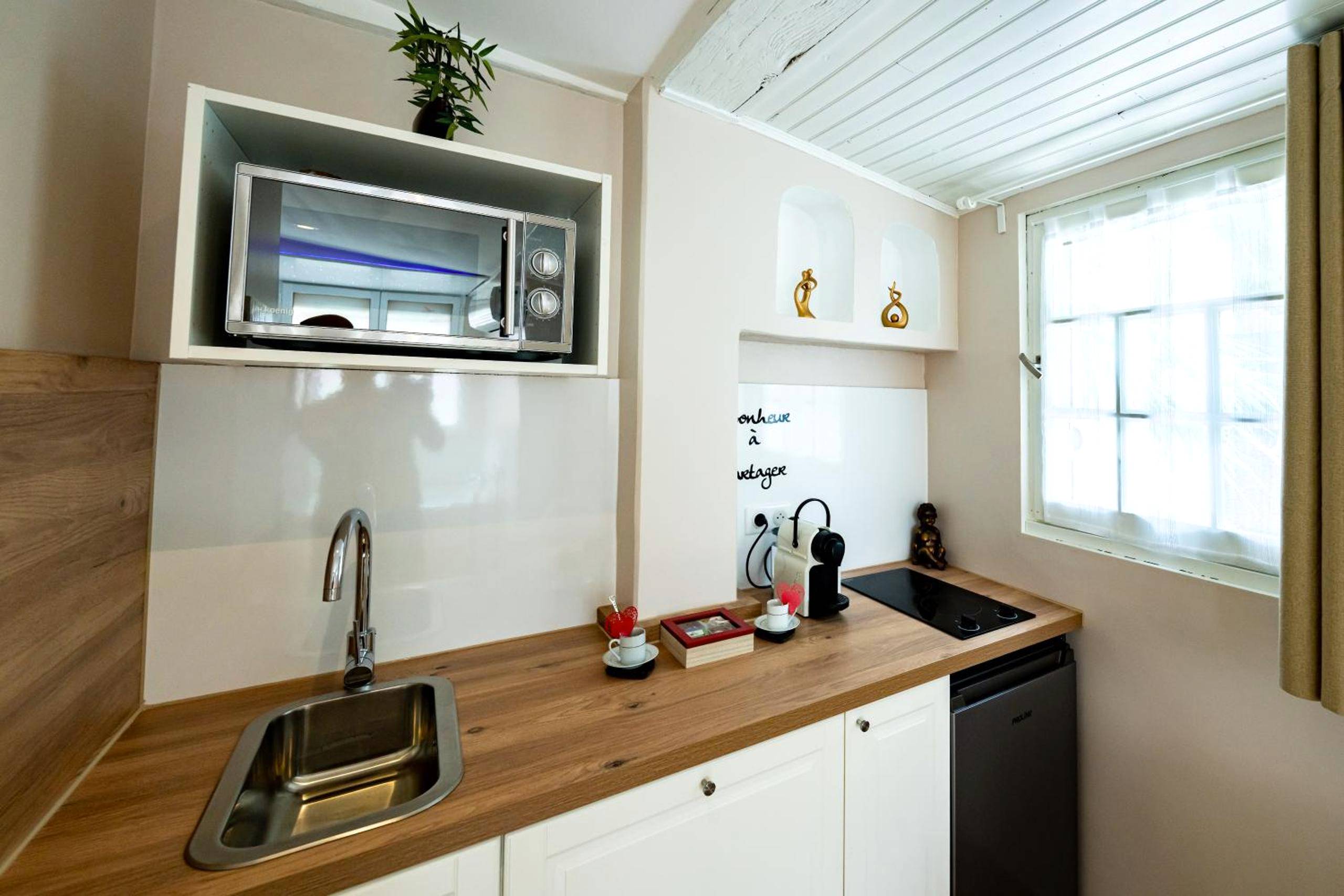 Photo du logement - Studio romantique jacuzzi ou spa balneo privatif et jardin Au temps des cerises La Ciotat - La Ciotat