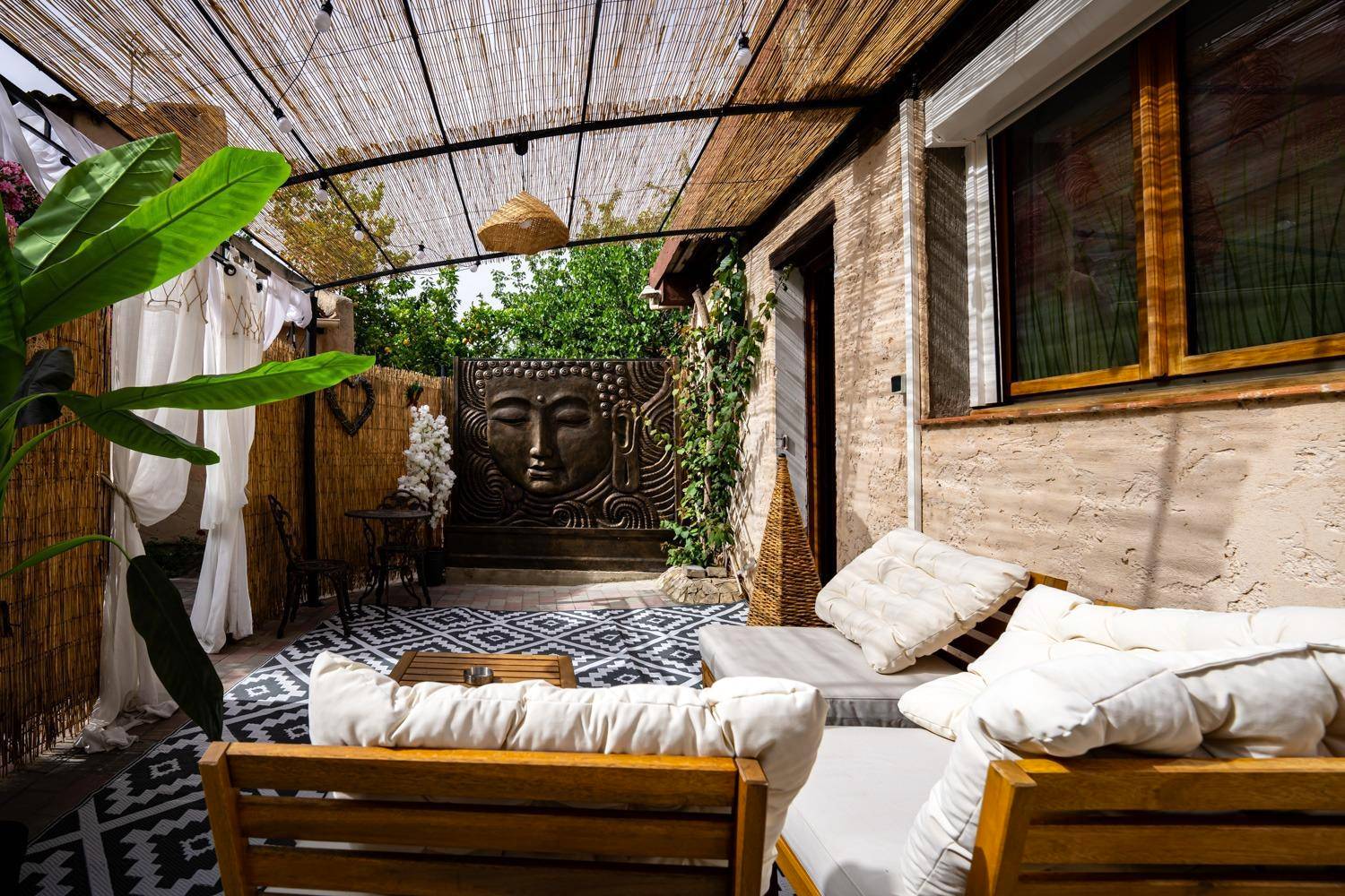 Photo du logement - Studio romantique jacuzzi ou spa balneo privatif et jardin Au temps des cerises La Ciotat