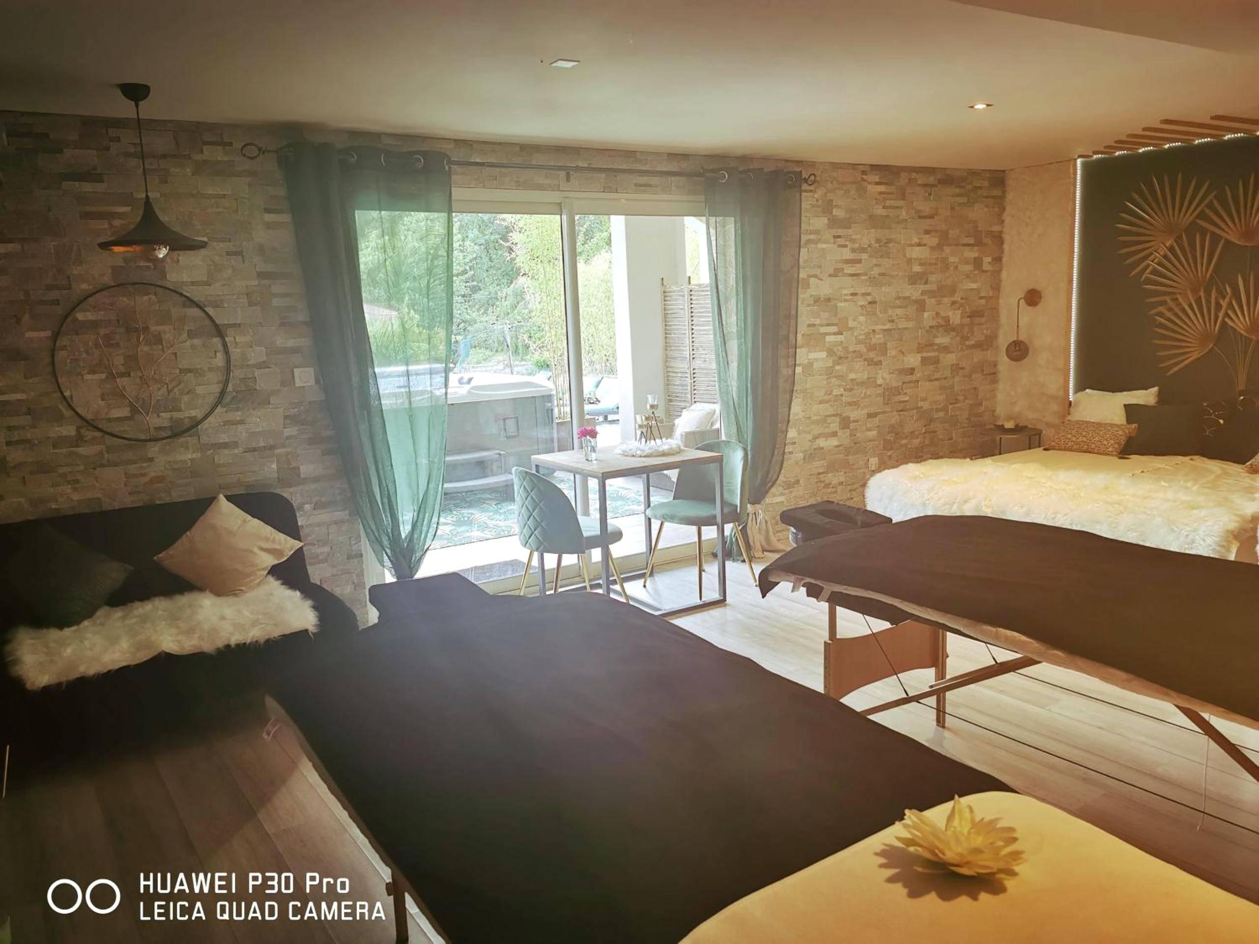 Photo du logement - Suite romantique Le temps d'un Instant Loveroom Hammam jacuzzi piscine