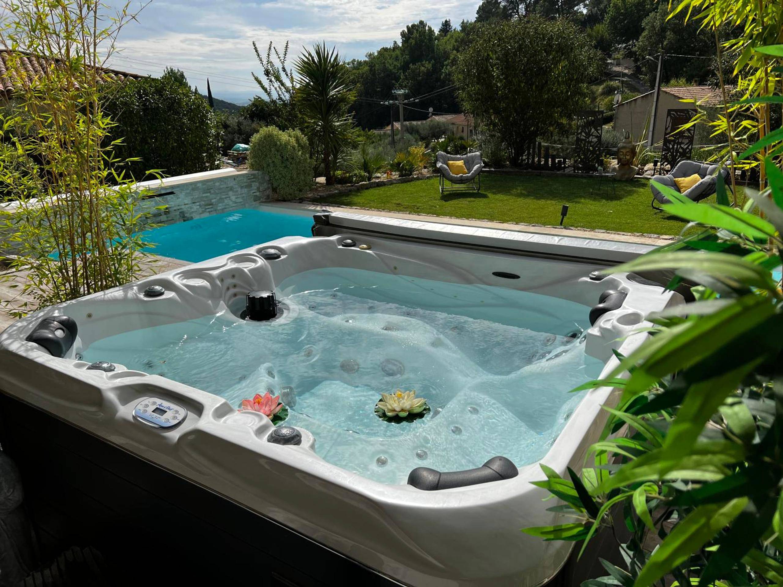Photo du logement - Suite romantique Le temps d'un Instant Loveroom Hammam jacuzzi piscine