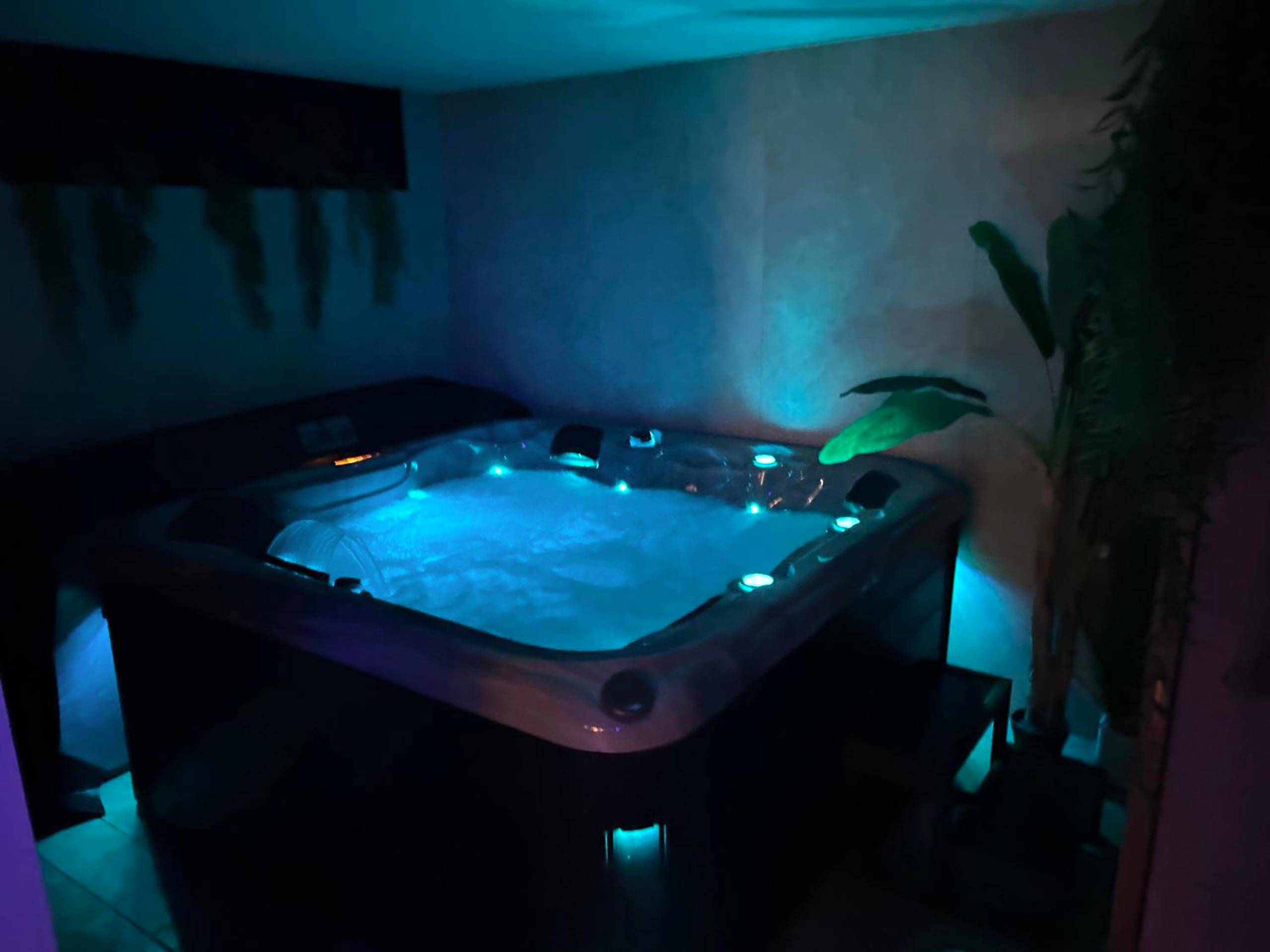 Vue principale - Love Room Calais - Thermo'Spa - Gîte Spa Privatif