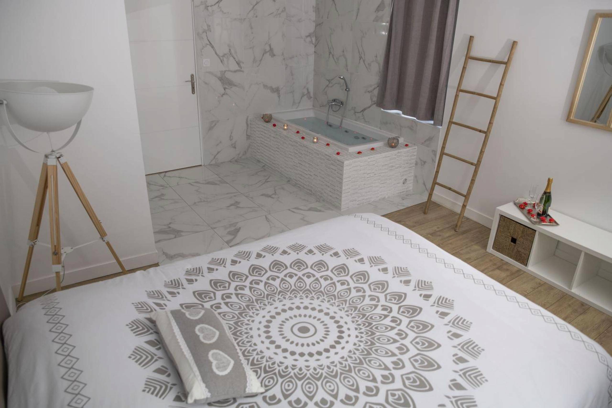 Photo du logement - Triplex 110 m2 centre historique avec jacuzzi DINAN