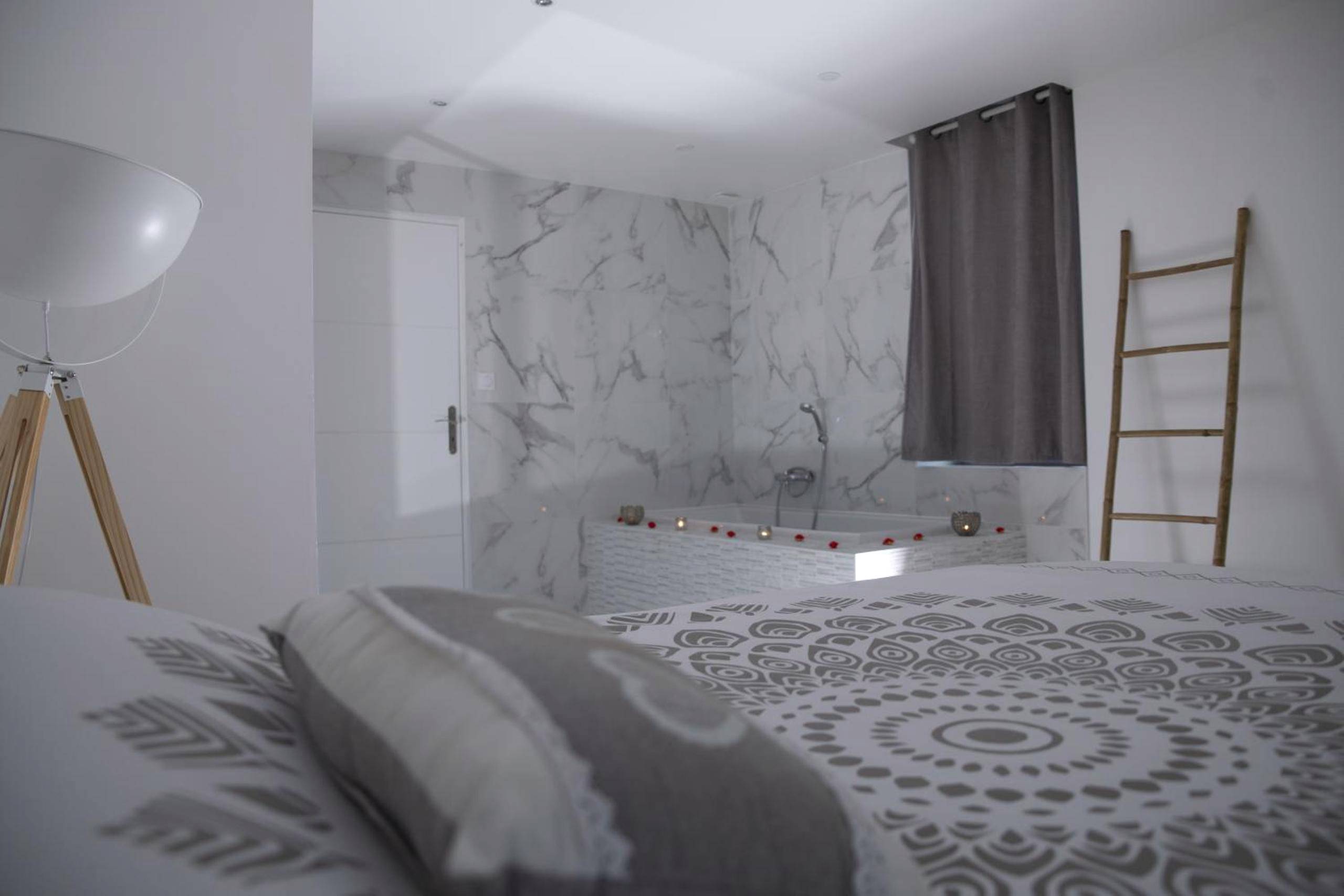 Photo du logement - Triplex 110 m2 centre historique avec jacuzzi DINAN - Dinan