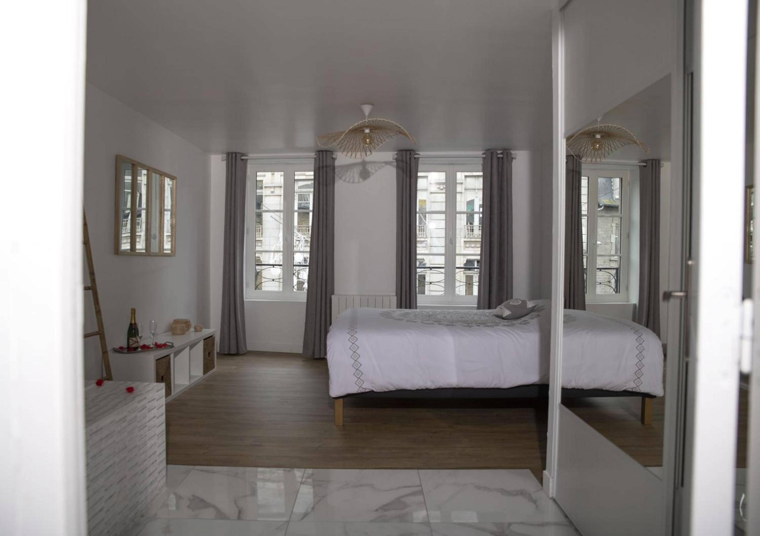 Photo du logement - Triplex 110 m2 centre historique avec jacuzzi DINAN - Dinan